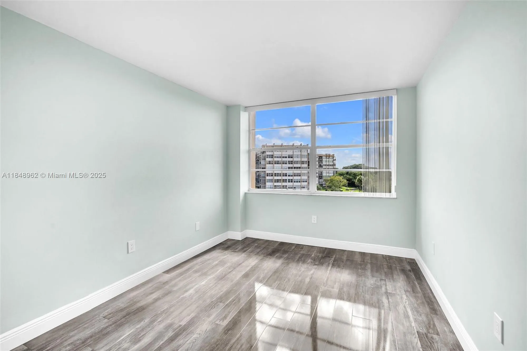 Property Slideshow image 9 of 28 | 1000 saint charles pl apt 512, Pembroke Pines, FL, 33026