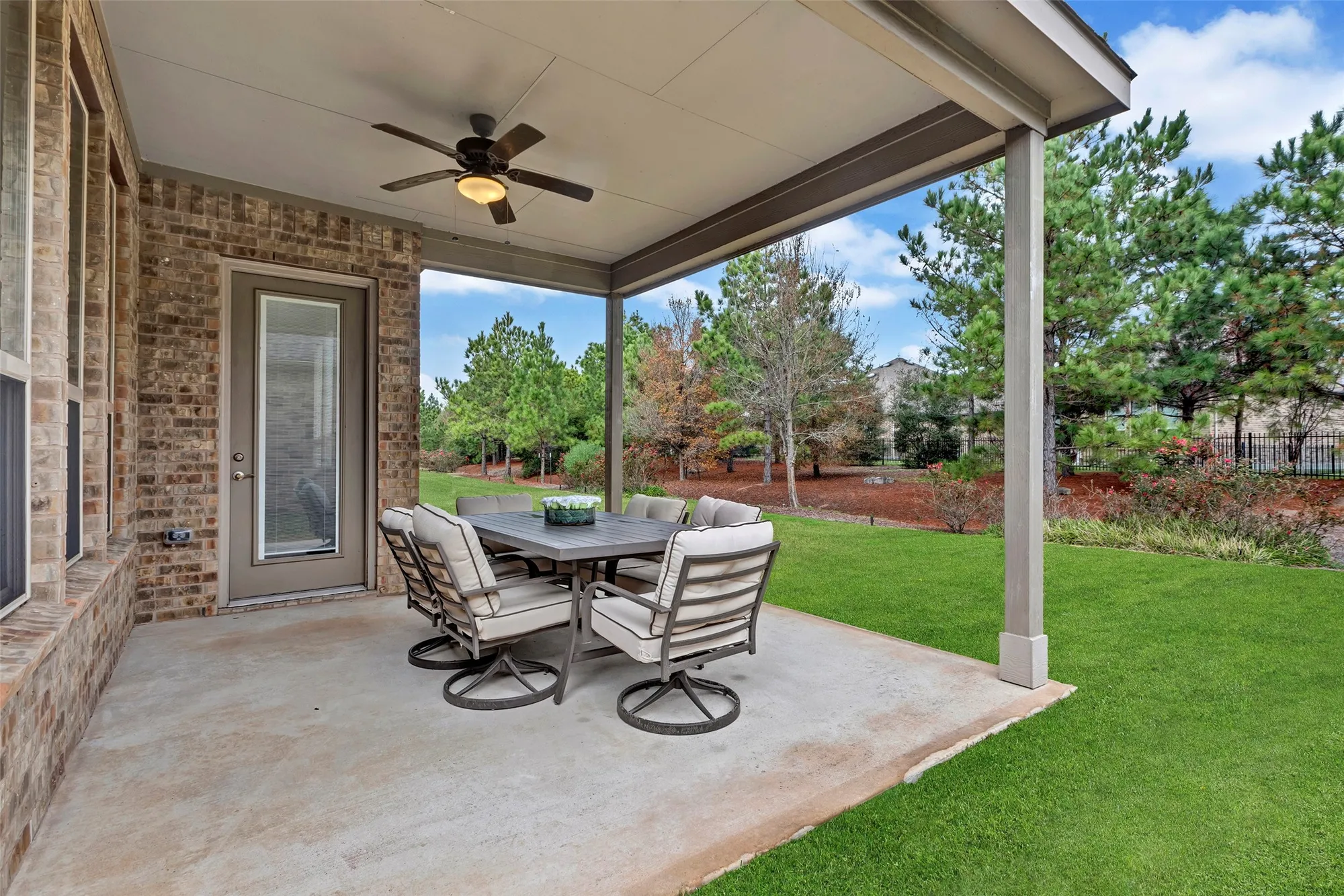 Property Slideshow image 34 of 39 | 342 kerry bog ln, Spring, TX, 77382