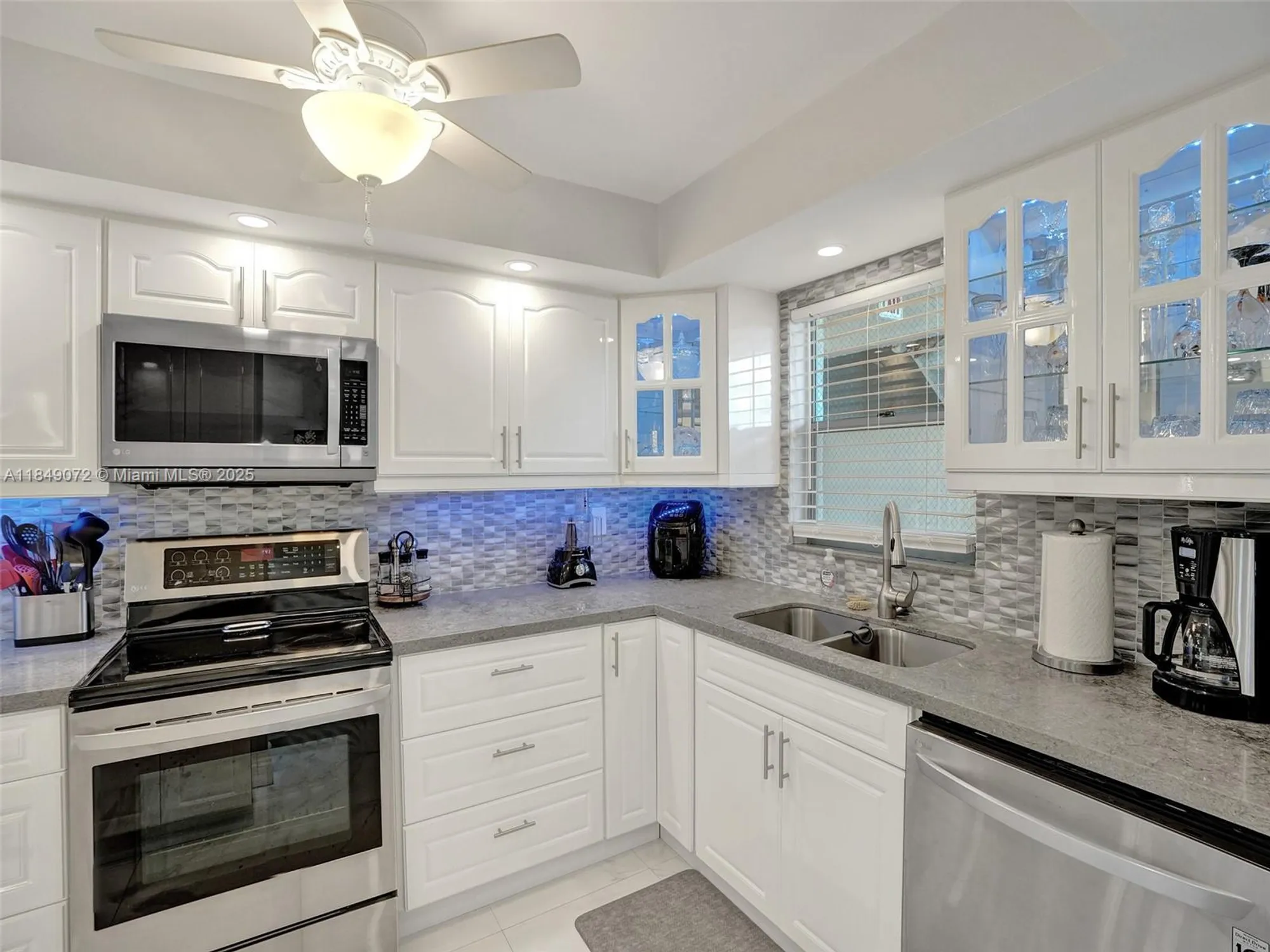 Property Slideshow image 6 of 52 | 5860 nw 44th st apt 314, Lauderhill, FL, 33319