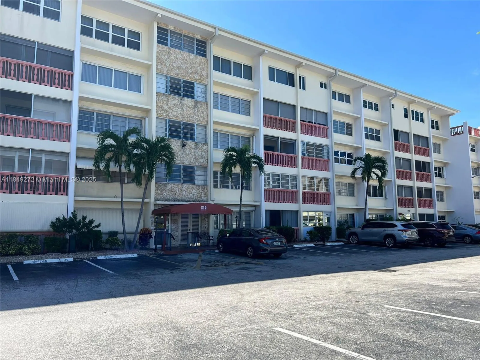 Property Slideshow image 1 of 10 | 215 se 3rd ave apt 403a, Hallandale Beach, FL, 33009