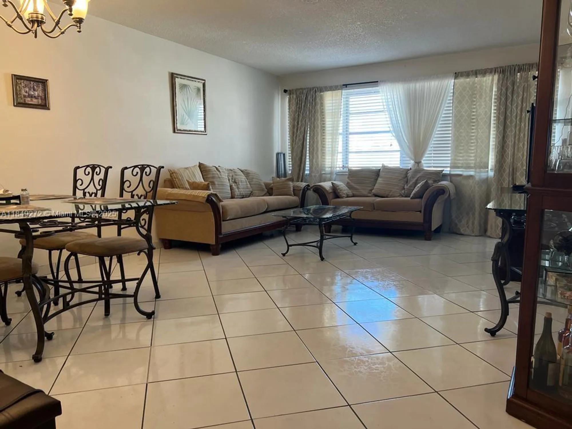 Property Slideshow image 2 of 10 | 215 se 3rd ave apt 403a, Hallandale Beach, FL, 33009