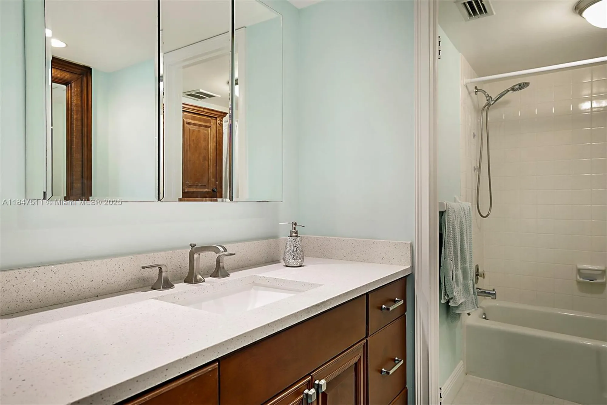 Property Slideshow image 22 of 41 | 100 intracoastal pl 102, Jupiter, FL, 33469