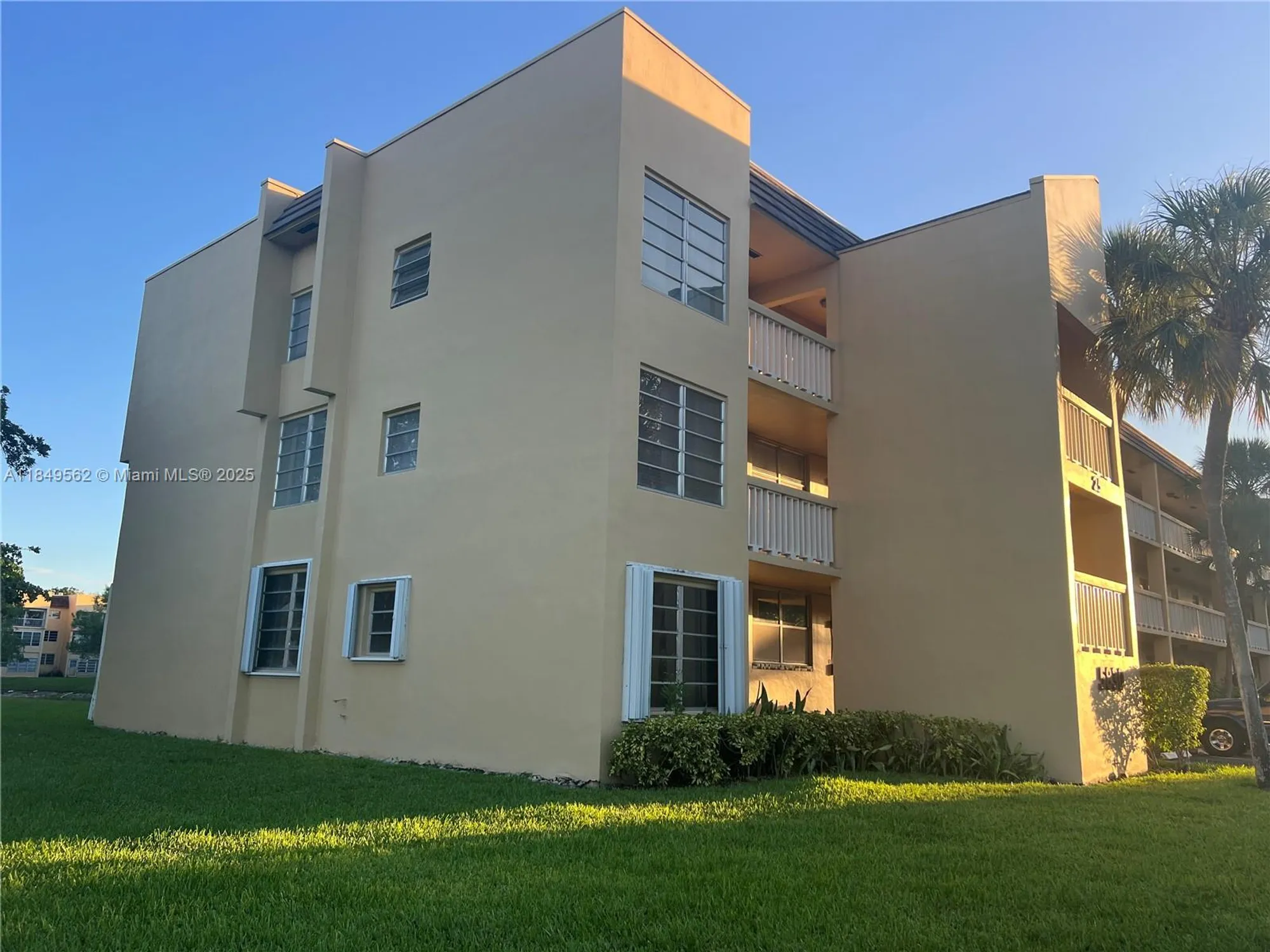Property Slideshow image 17 of 19 | 5830 nw 64th ave apt 103, Tamarac, FL, 33319