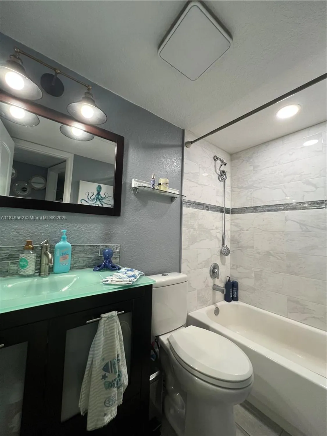 Property Slideshow image 10 of 19 | 5830 nw 64th ave apt 103, Tamarac, FL, 33319