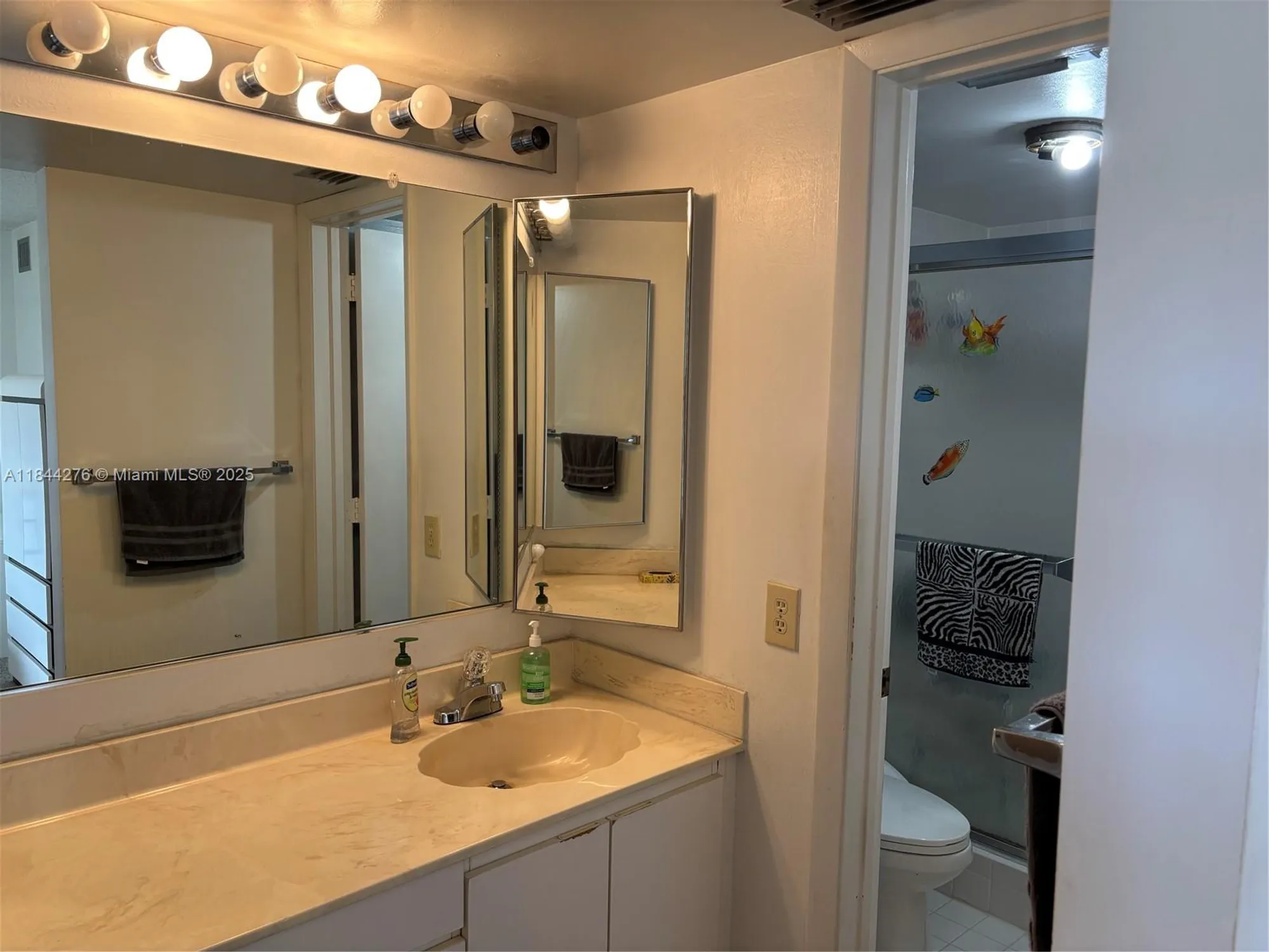 Property Slideshow image 21 of 31 | 4940 e sabal palm blvd 205, Tamarac, FL, 33319