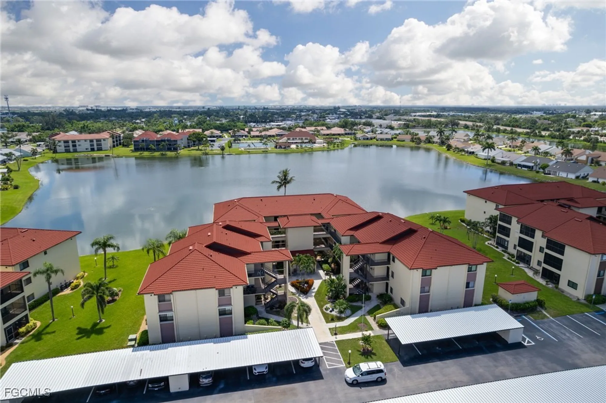 Property Slideshow image 19 of 22 | 11140 caravel cir 106, Fort Myers, FL, 33908