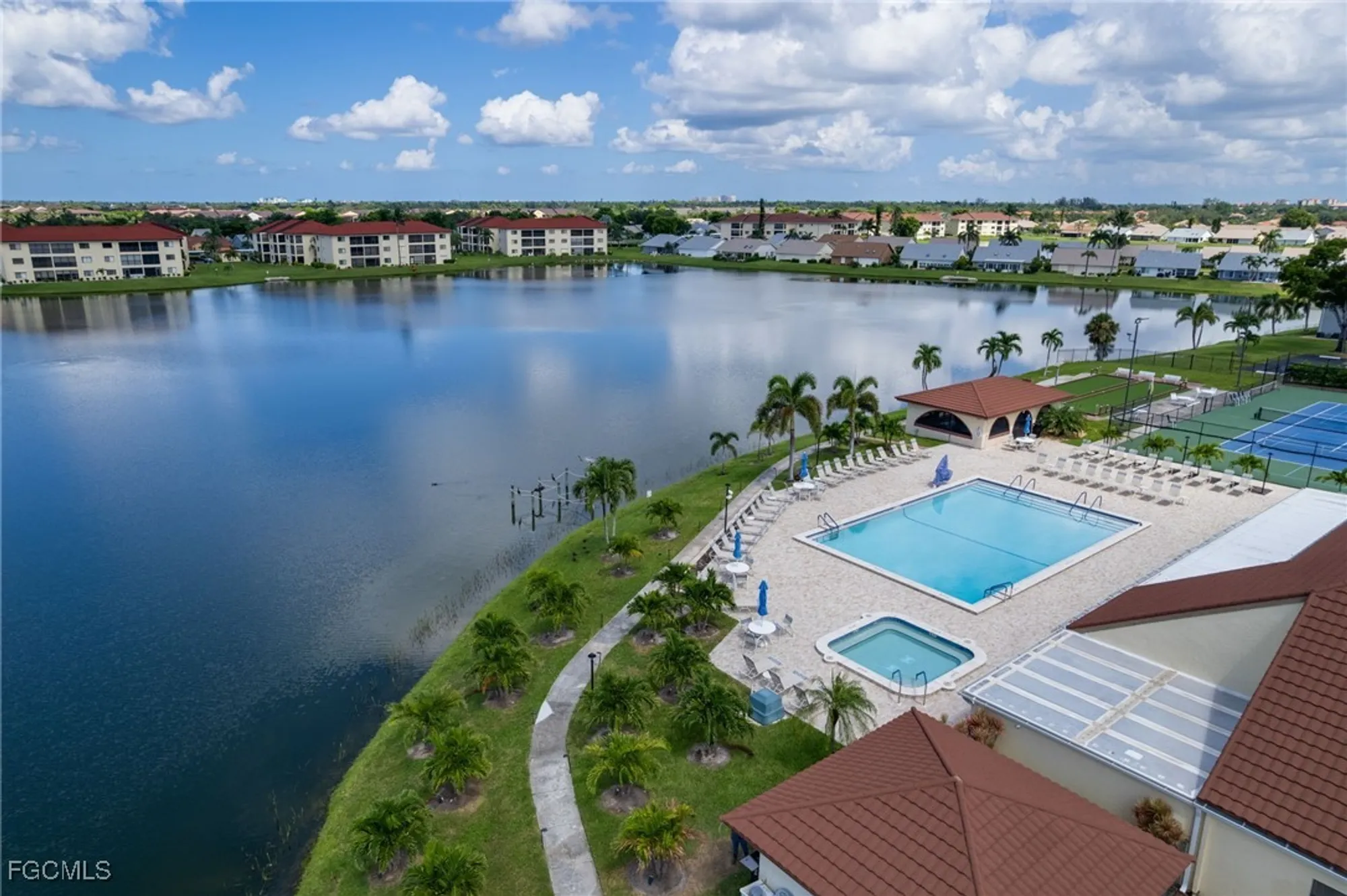 Property Slideshow image 20 of 22 | 11140 caravel cir 106, Fort Myers, FL, 33908