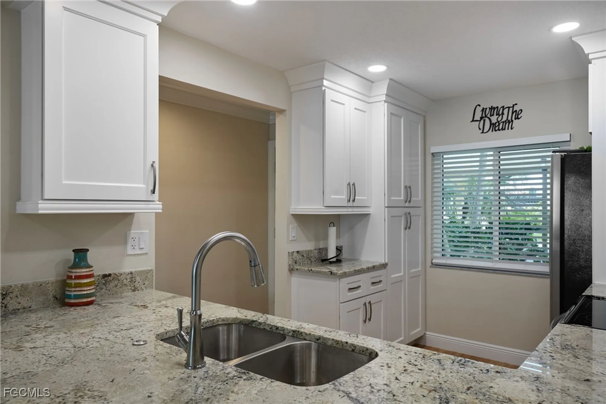 Property Slideshow image 6 of 22 | 11140 caravel cir 106, Fort Myers, FL, 33908