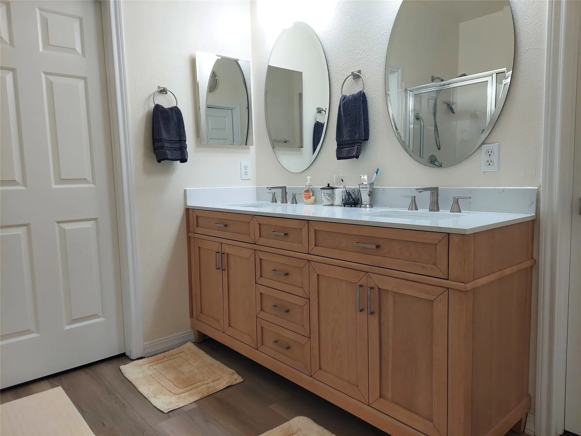 Property Slideshow image 18 of 31 | 2211 w marsala dr, Pearland, TX, 77581