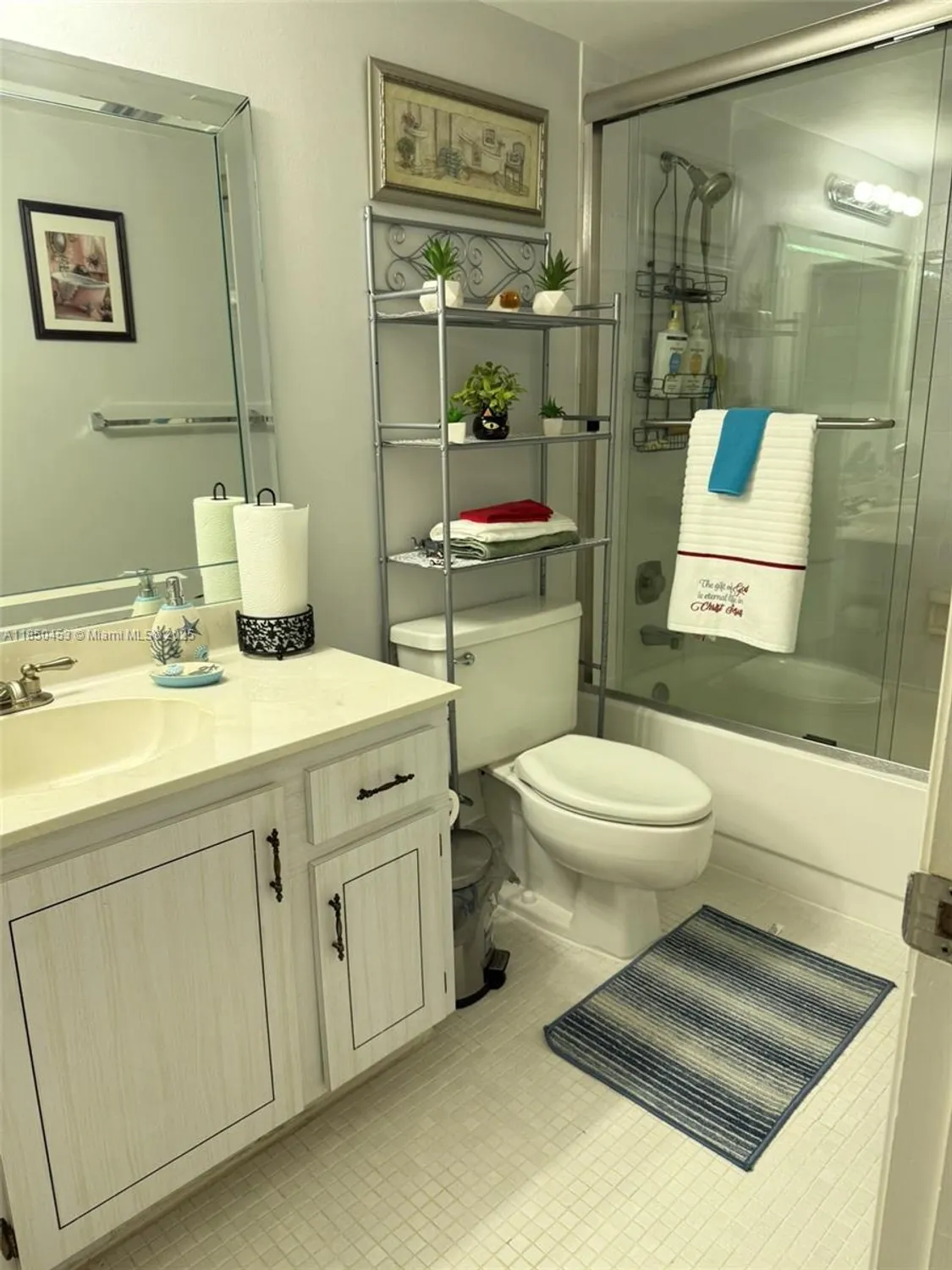 Property Slideshow image 10 of 43 | 3581 inverrary dr 108, Lauderhill, FL, 33319