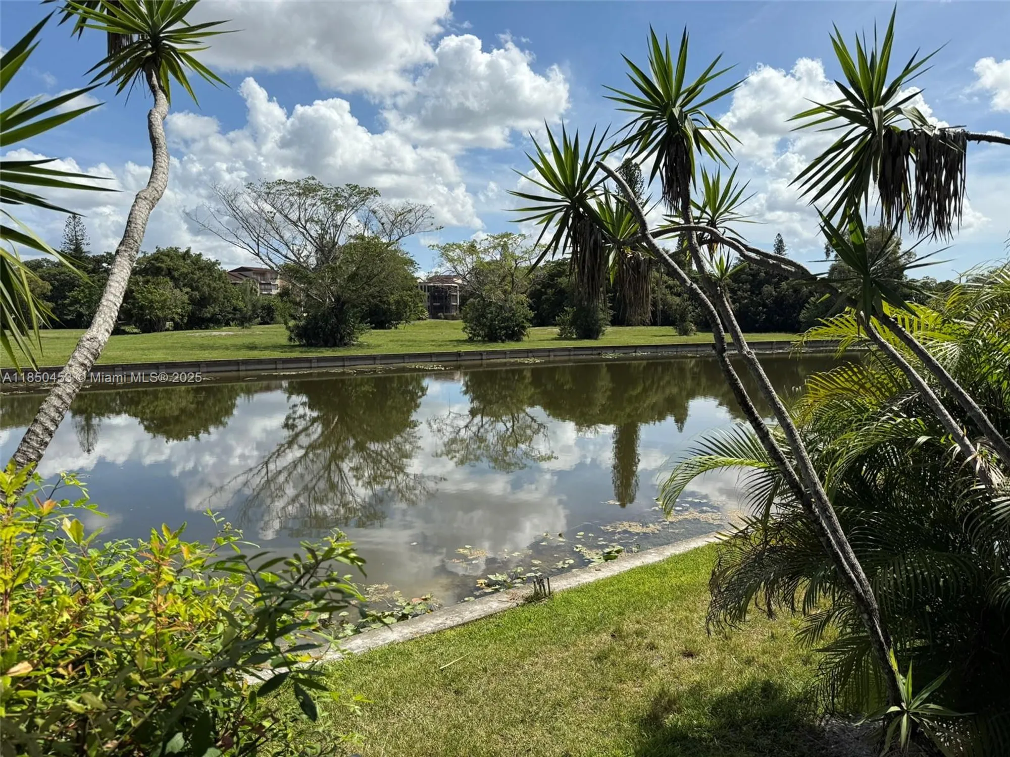 Property Slideshow image 24 of 43 | 3581 inverrary dr 108, Lauderhill, FL, 33319