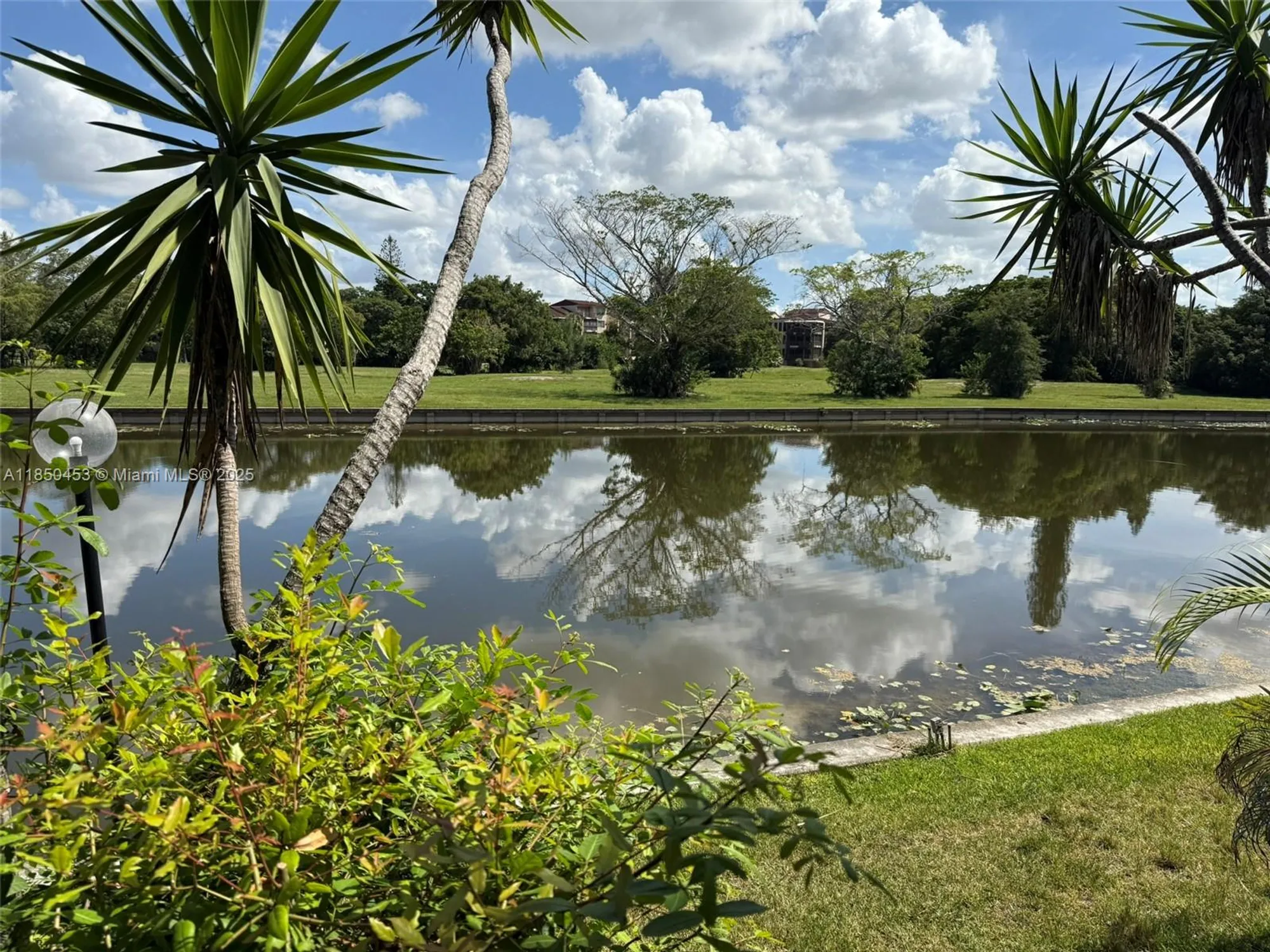 Property Slideshow image 21 of 43 | 3581 inverrary dr 108, Lauderhill, FL, 33319