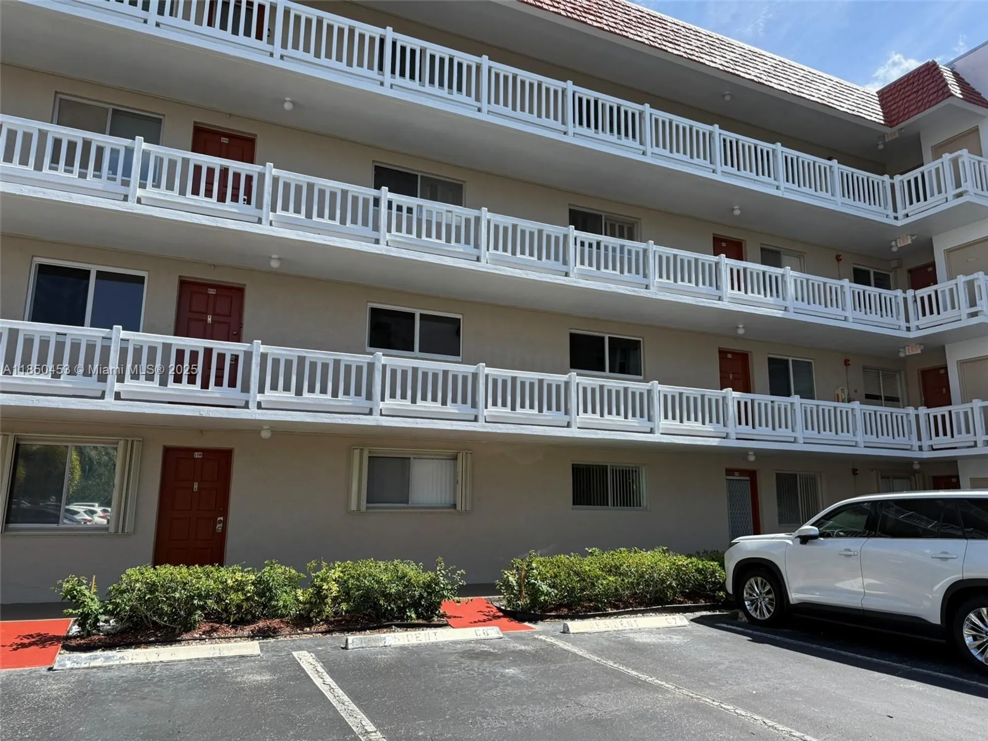 Property Slideshow image 3 of 43 | 3581 inverrary dr 108, Lauderhill, FL, 33319