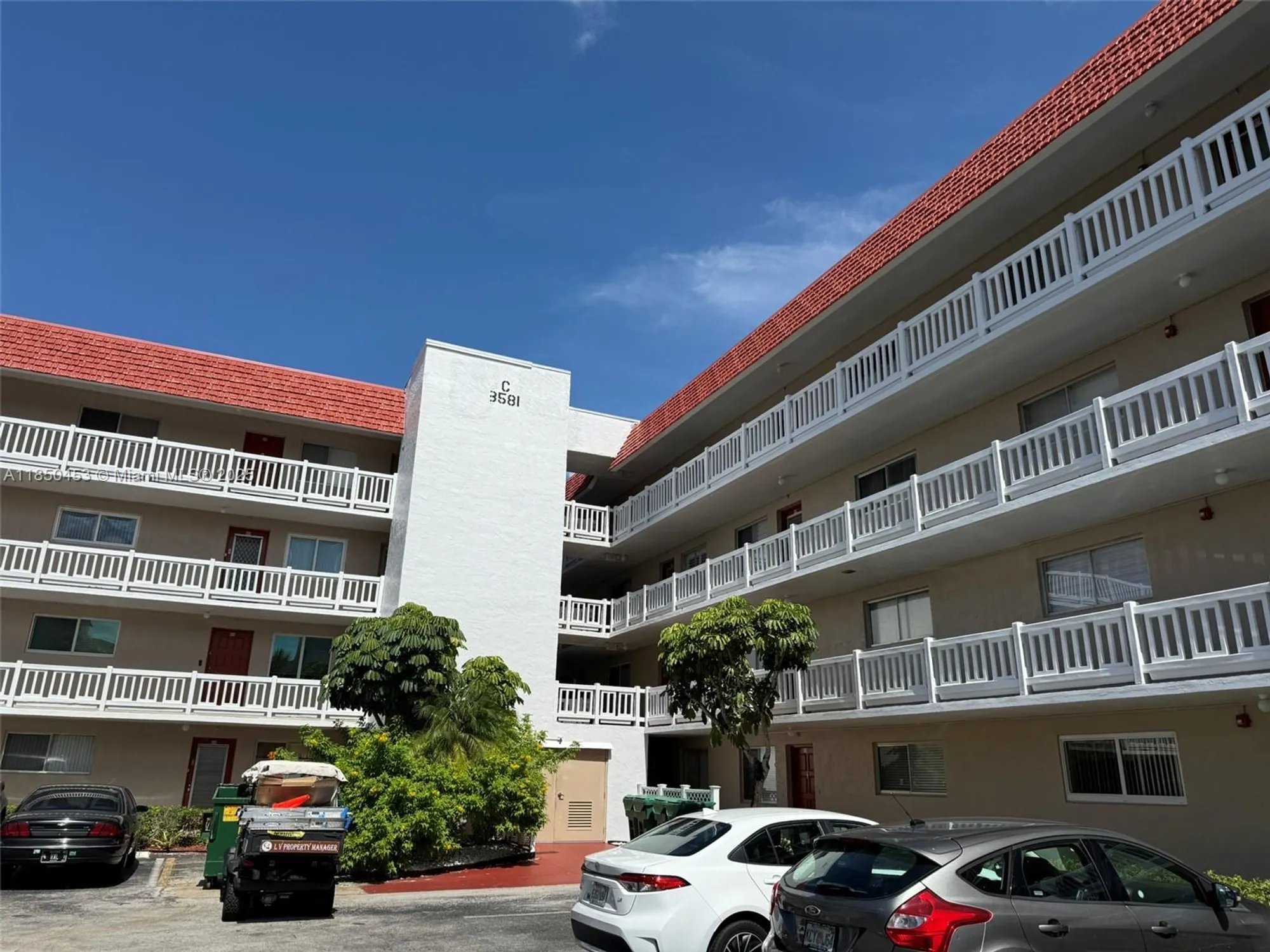 Property Slideshow image 4 of 43 | 3581 inverrary dr 108, Lauderhill, FL, 33319