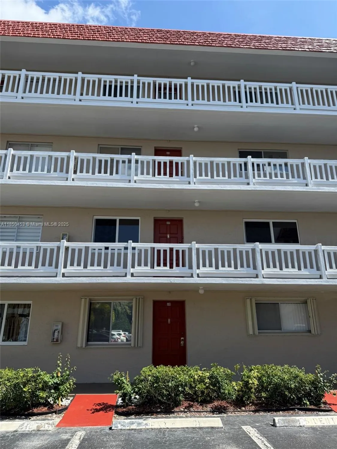 Property Slideshow image 5 of 43 | 3581 inverrary dr 108, Lauderhill, FL, 33319