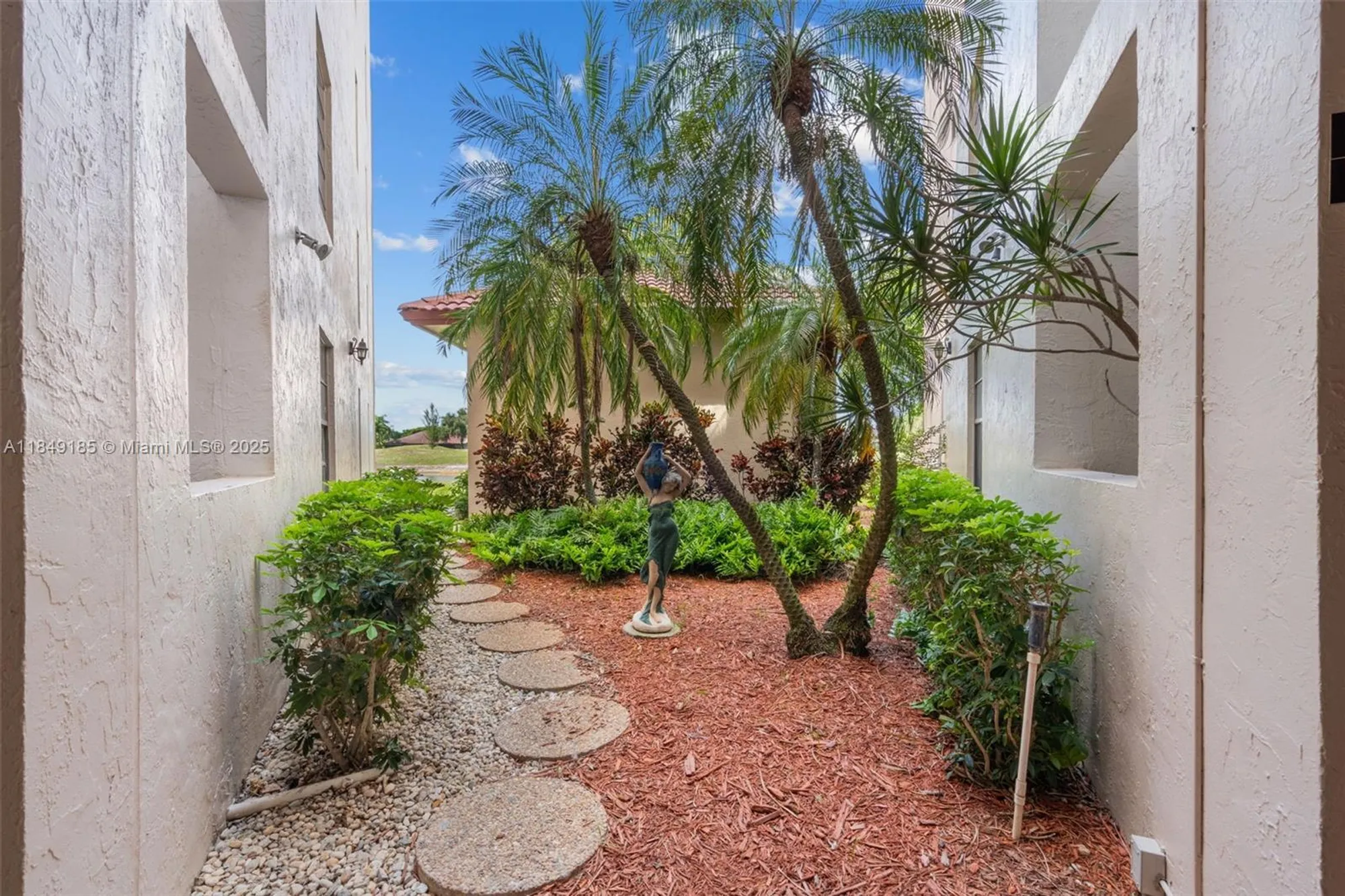 Property Slideshow image 2 of 21 | 3485 environ blvd c205, Lauderhill, FL, 33319