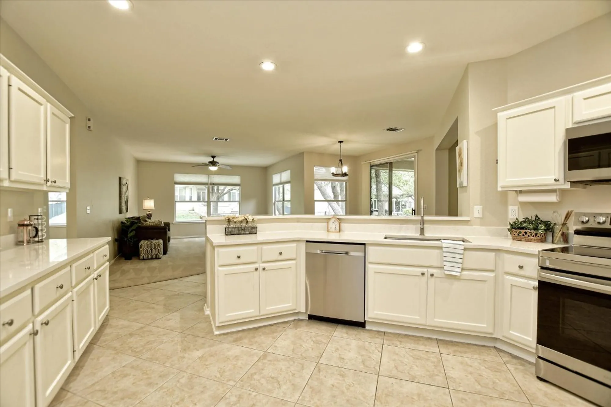 Property Slideshow image 17 of 40 | 202 whippoorwill cv, Georgetown, TX, 78633