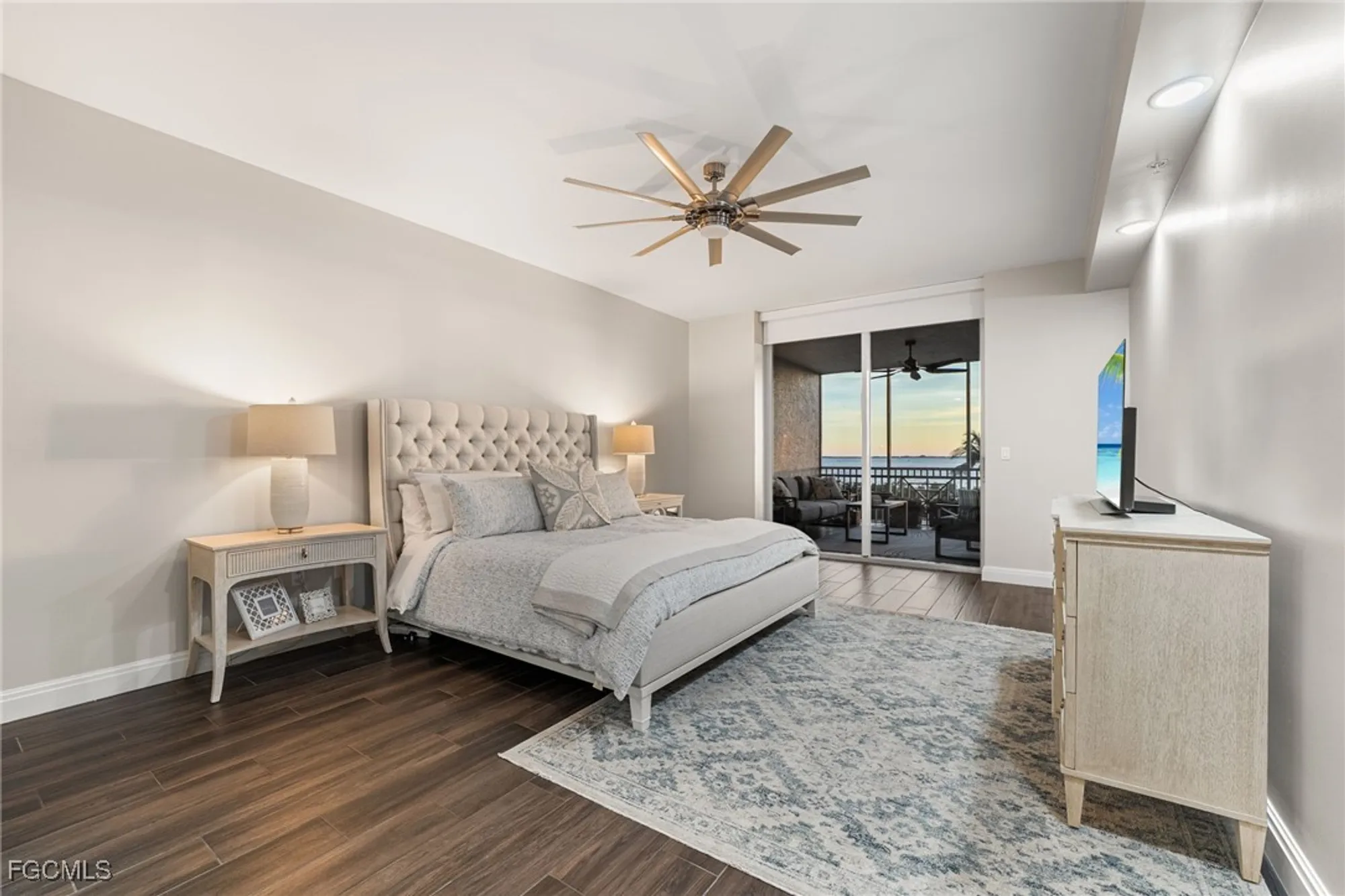 Property Slideshow image 21 of 42 | 14220 royal harbour ct 310, Fort Myers, FL, 33908
