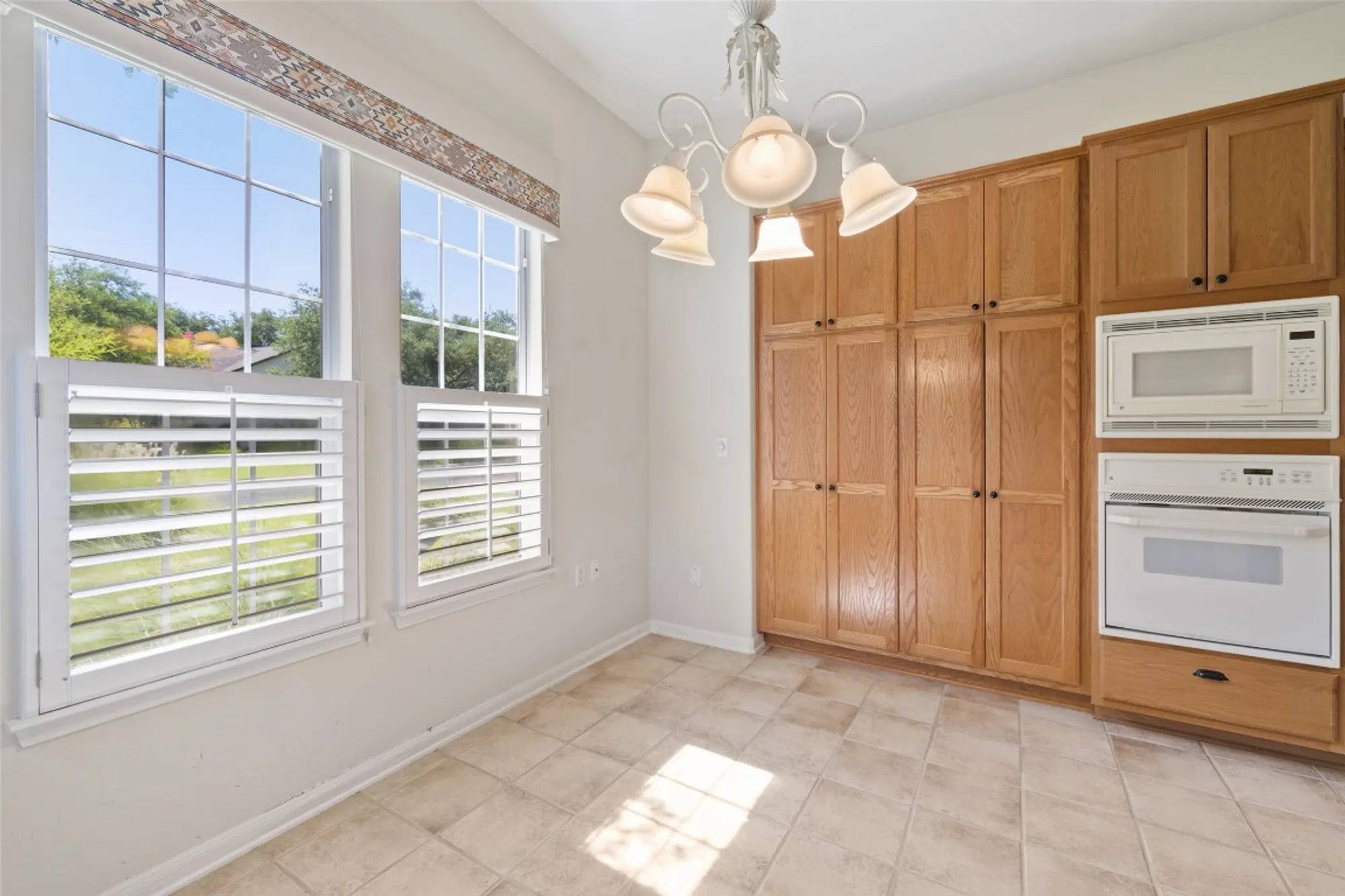 Property Slideshow image 15 of 36 | 159 scissortail trl, Georgetown, TX, 78633