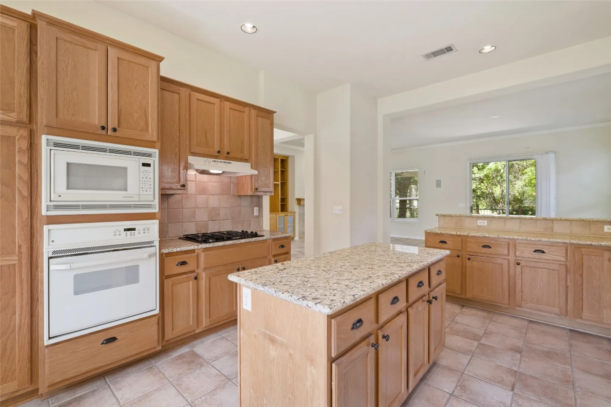 Property Slideshow image 13 of 36 | 159 scissortail trl, Georgetown, TX, 78633