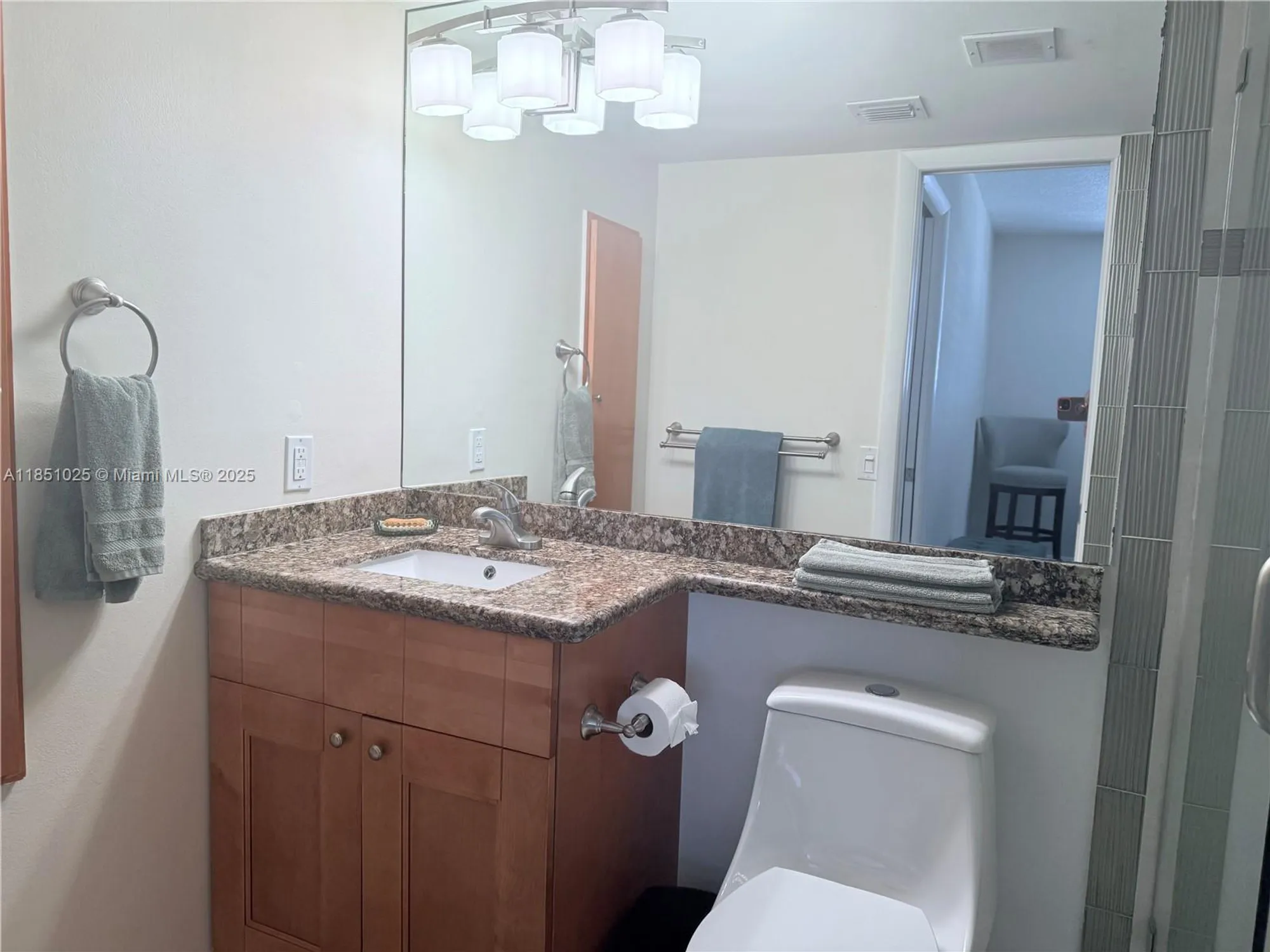 Property Slideshow image 9 of 28 | 2731 ne 14th street cswy apt 502, Pompano Beach, FL, 33062