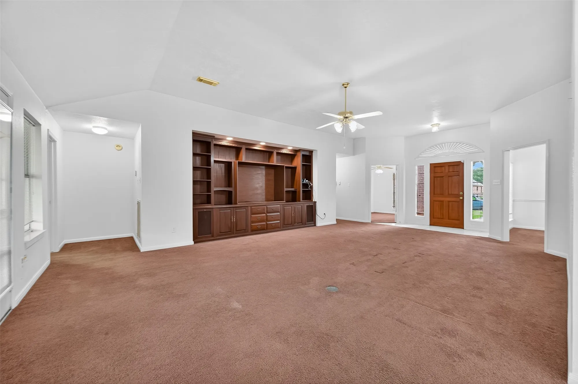 Property Slideshow image 14 of 44 | 914 w peach hollow cir, Pearland, TX, 77584