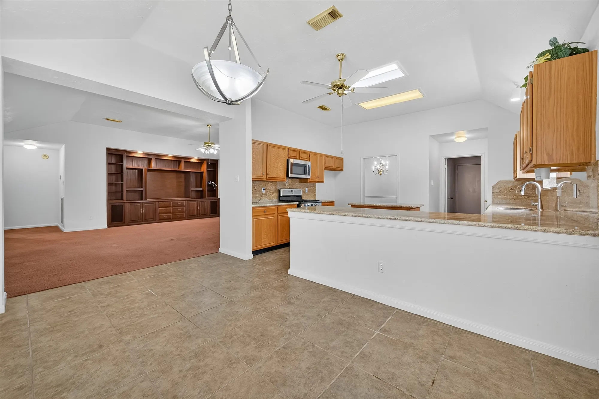 Property Slideshow image 16 of 44 | 914 w peach hollow cir, Pearland, TX, 77584