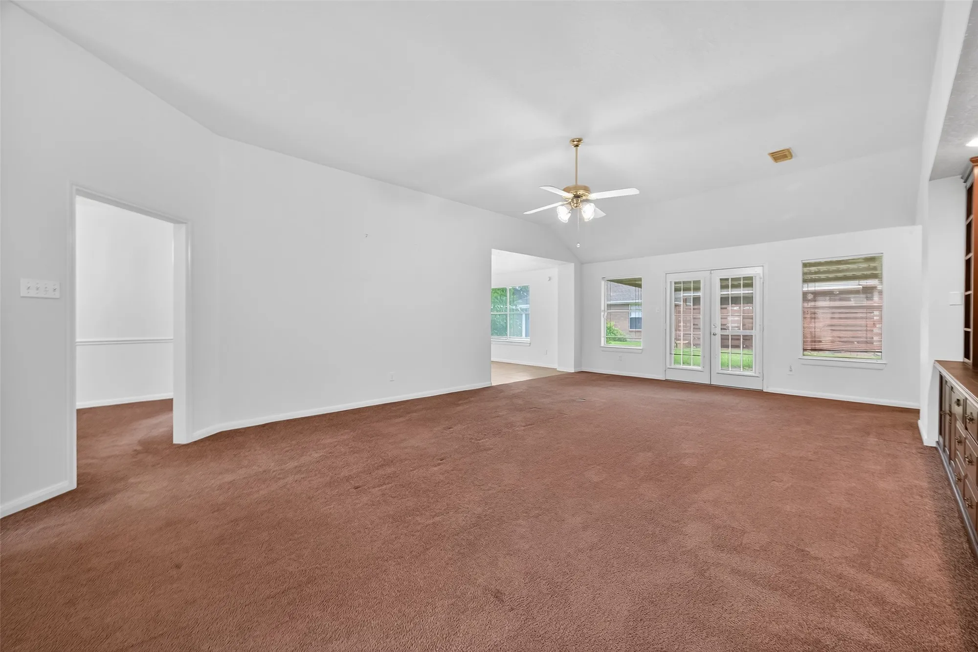 Property Slideshow image 11 of 44 | 914 w peach hollow cir, Pearland, TX, 77584