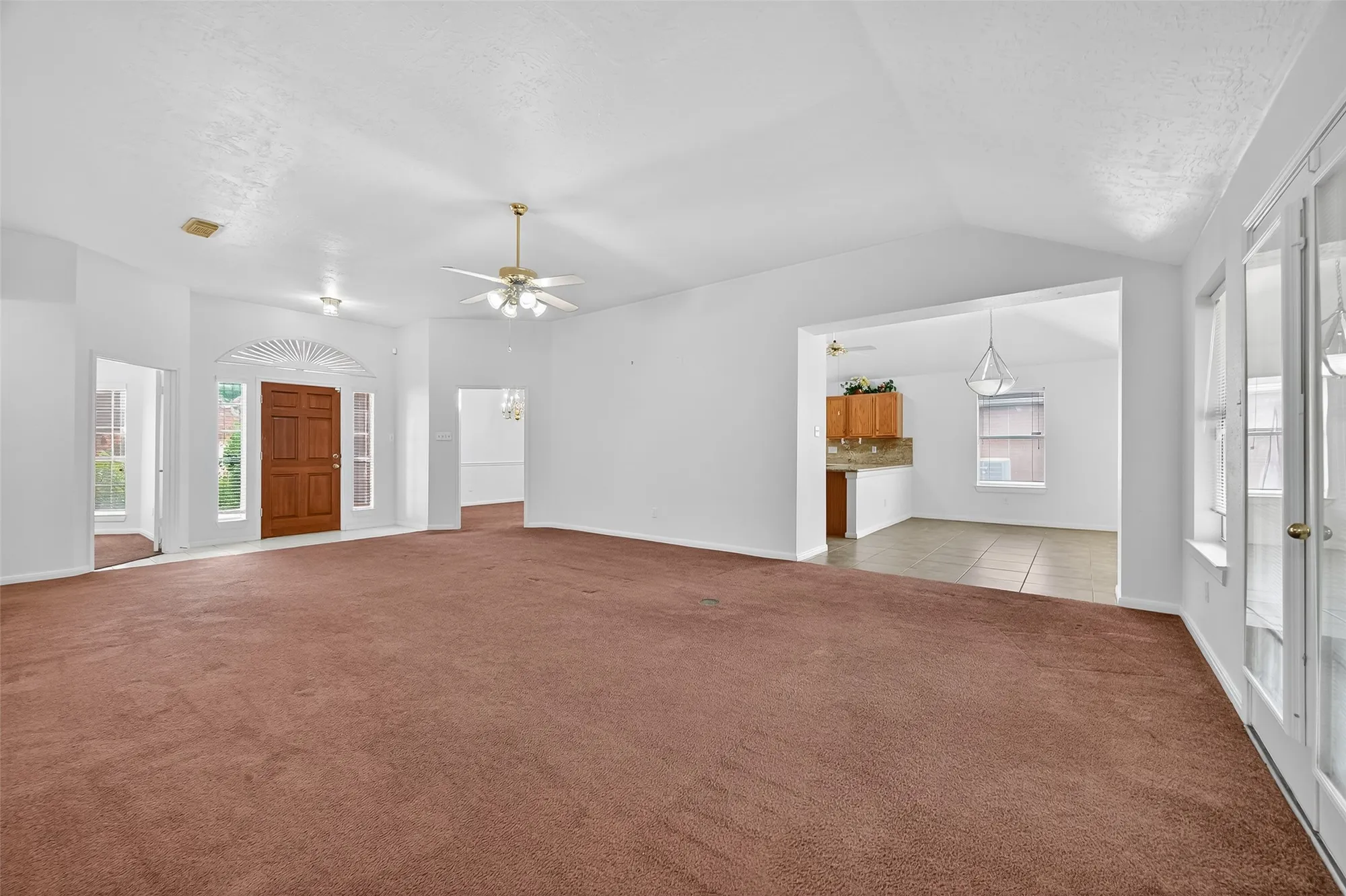 Property Slideshow image 12 of 44 | 914 w peach hollow cir, Pearland, TX, 77584