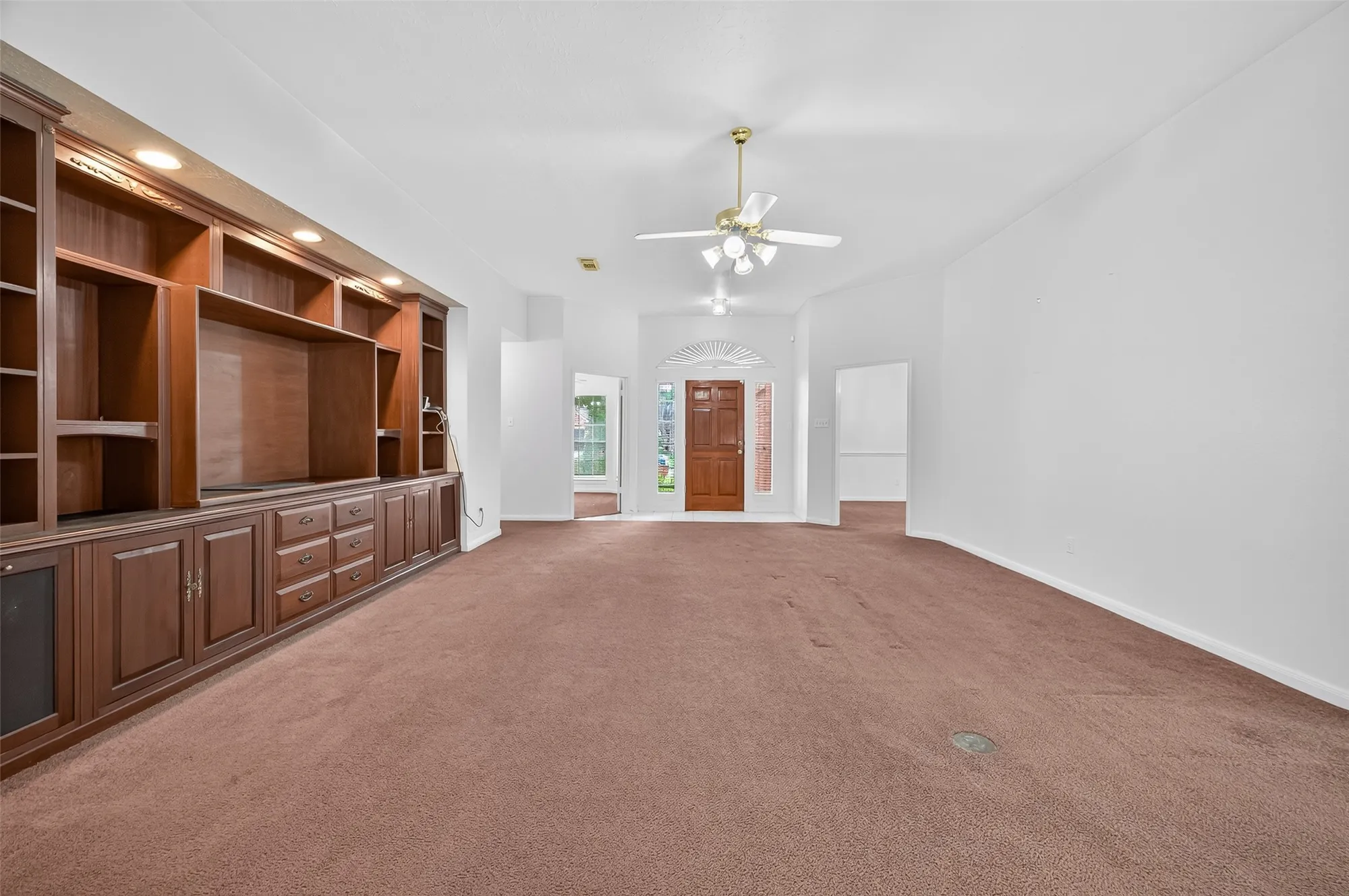 Property Slideshow image 13 of 44 | 914 w peach hollow cir, Pearland, TX, 77584