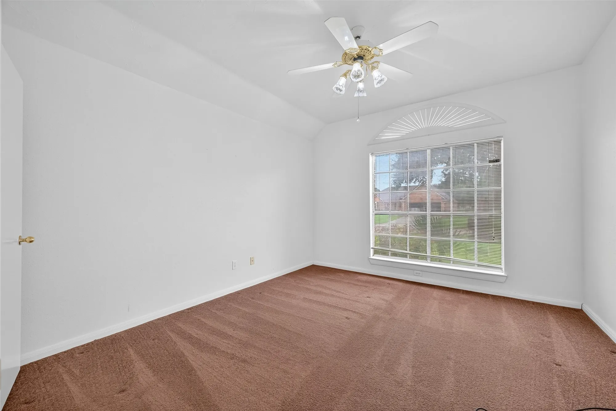 Property Slideshow image 25 of 44 | 914 w peach hollow cir, Pearland, TX, 77584