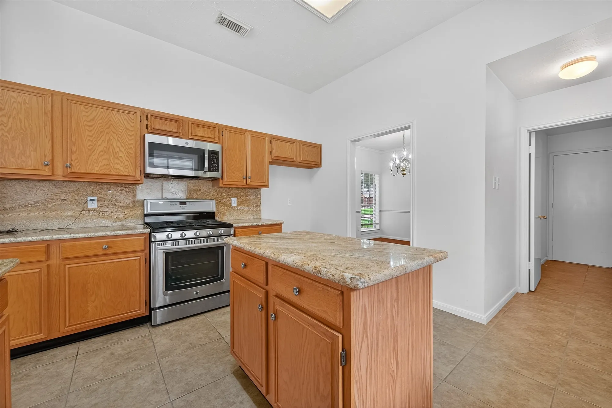 Property Slideshow image 20 of 44 | 914 w peach hollow cir, Pearland, TX, 77584