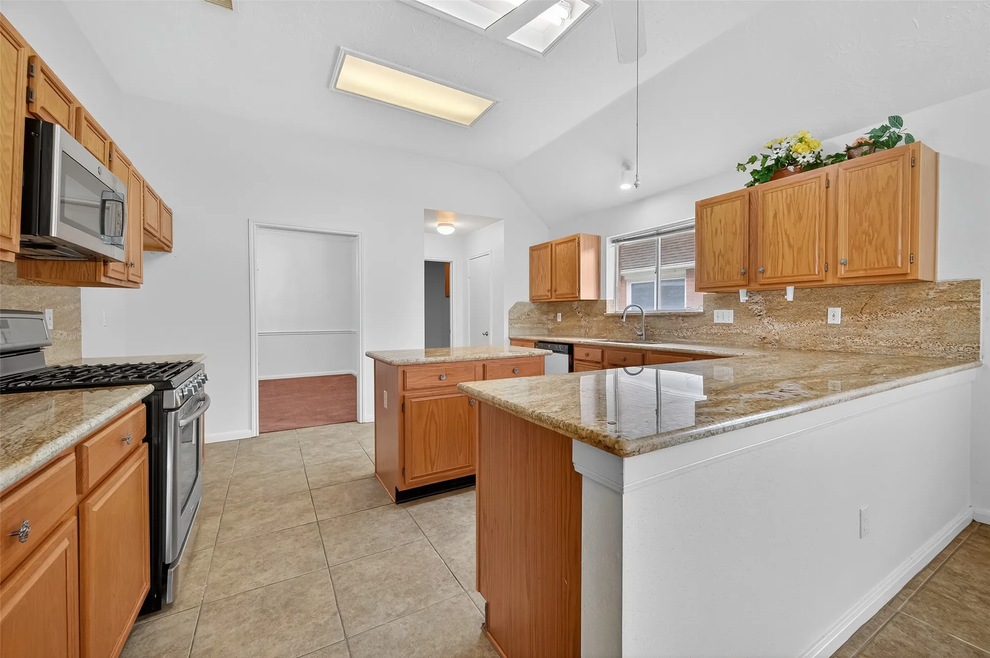 Property Slideshow image 22 of 44 | 914 w peach hollow cir, Pearland, TX, 77584