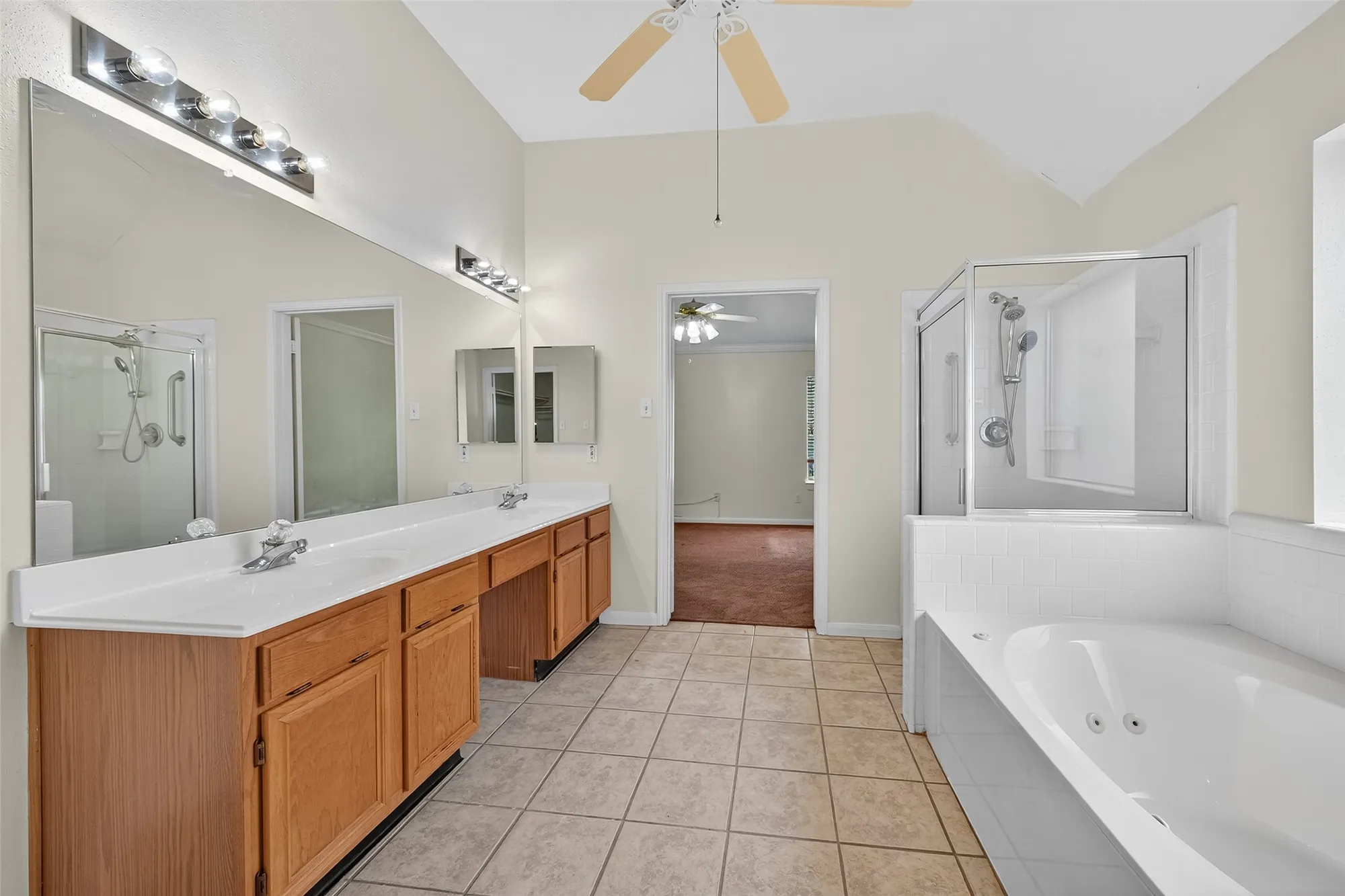 Property Slideshow image 35 of 44 | 914 w peach hollow cir, Pearland, TX, 77584
