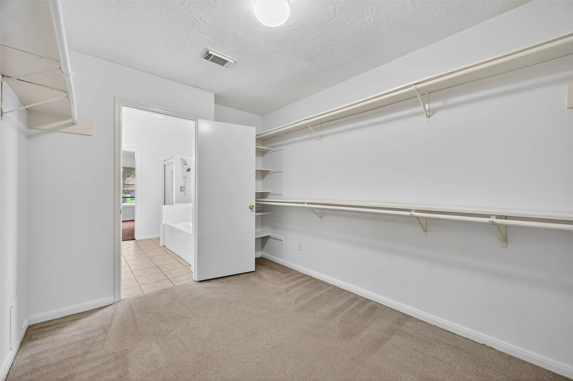 Property Slideshow image 37 of 44 | 914 w peach hollow cir, Pearland, TX, 77584