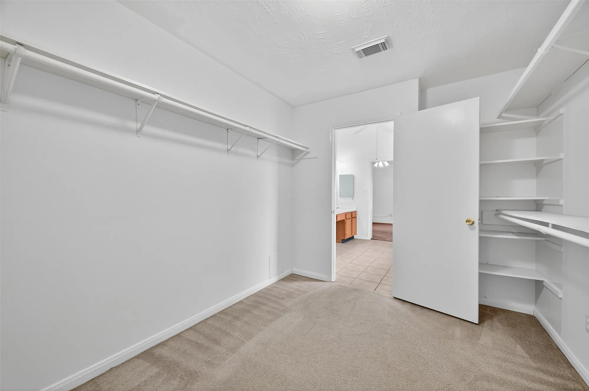 Property Slideshow image 38 of 44 | 914 w peach hollow cir, Pearland, TX, 77584