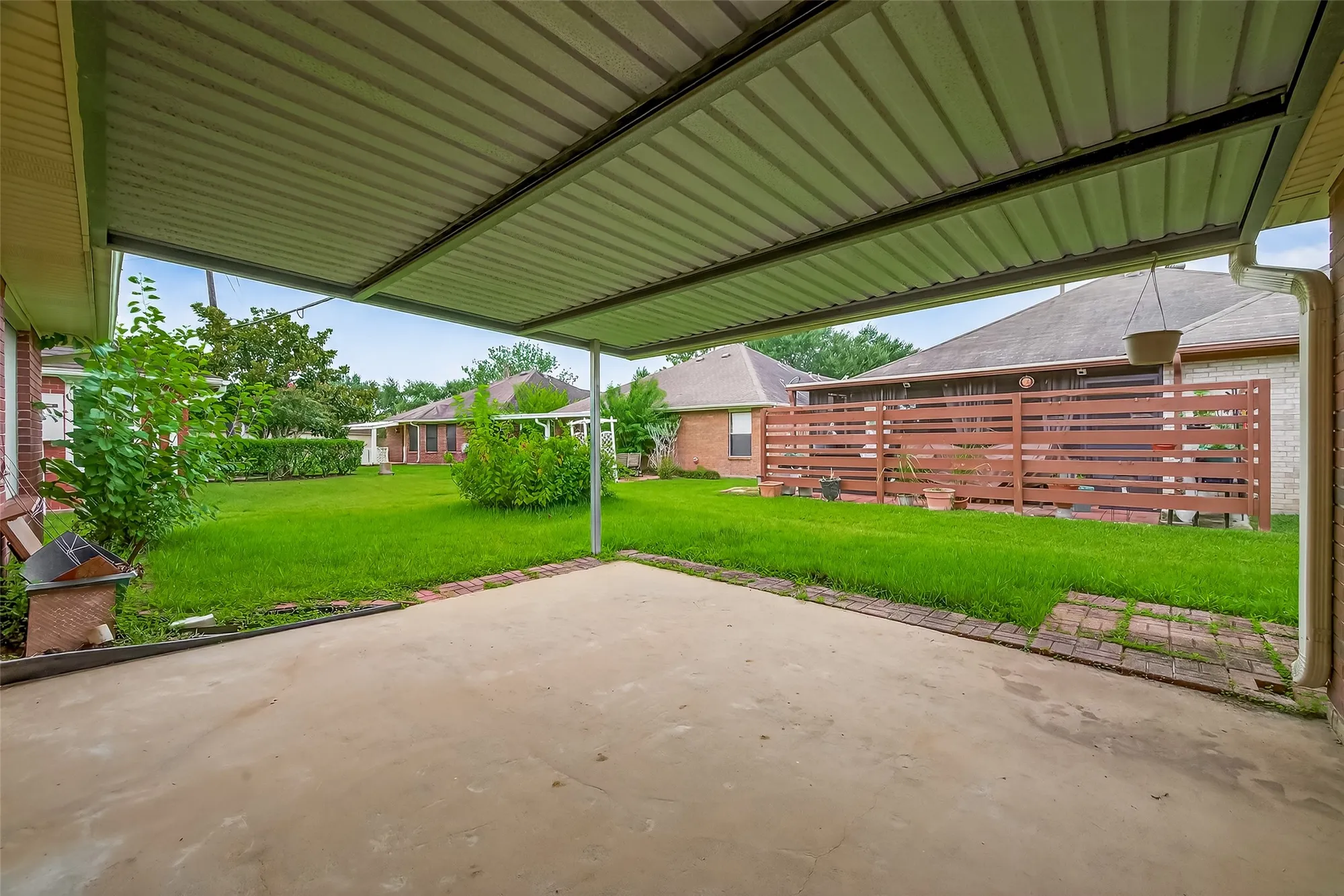 Property Slideshow image 39 of 44 | 914 w peach hollow cir, Pearland, TX, 77584