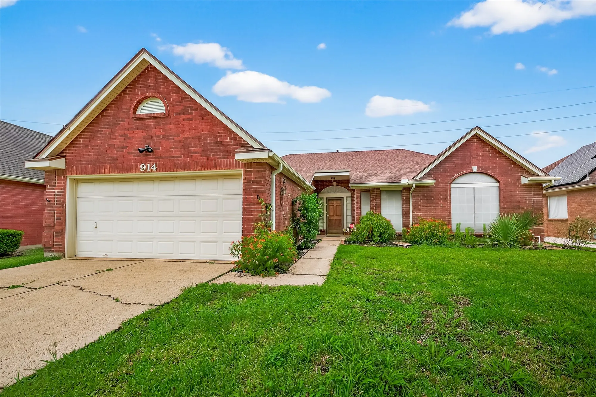 Property Slideshow image 3 of 44 | 914 w peach hollow cir, Pearland, TX, 77584