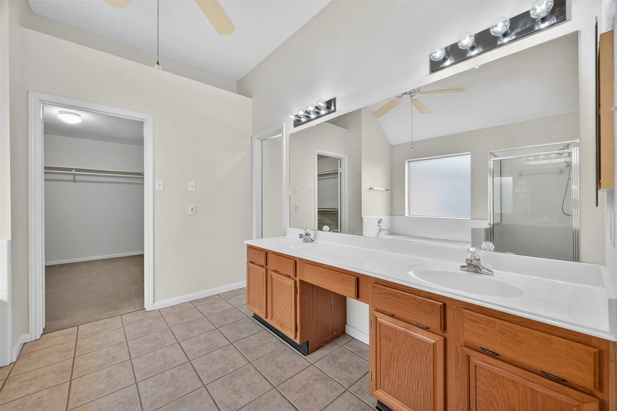 Property Slideshow image 32 of 44 | 914 w peach hollow cir, Pearland, TX, 77584