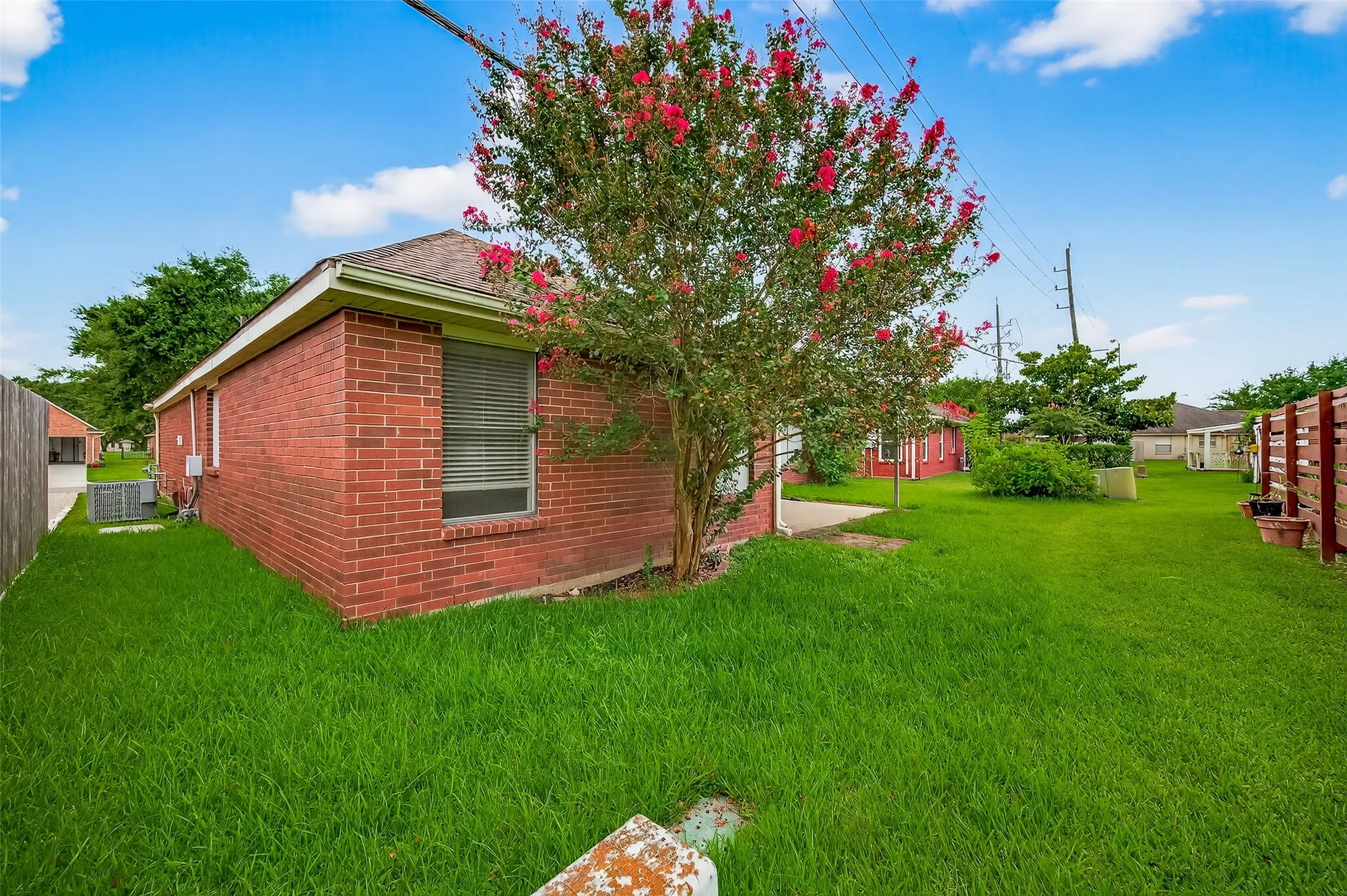 Property Slideshow image 40 of 44 | 914 w peach hollow cir, Pearland, TX, 77584