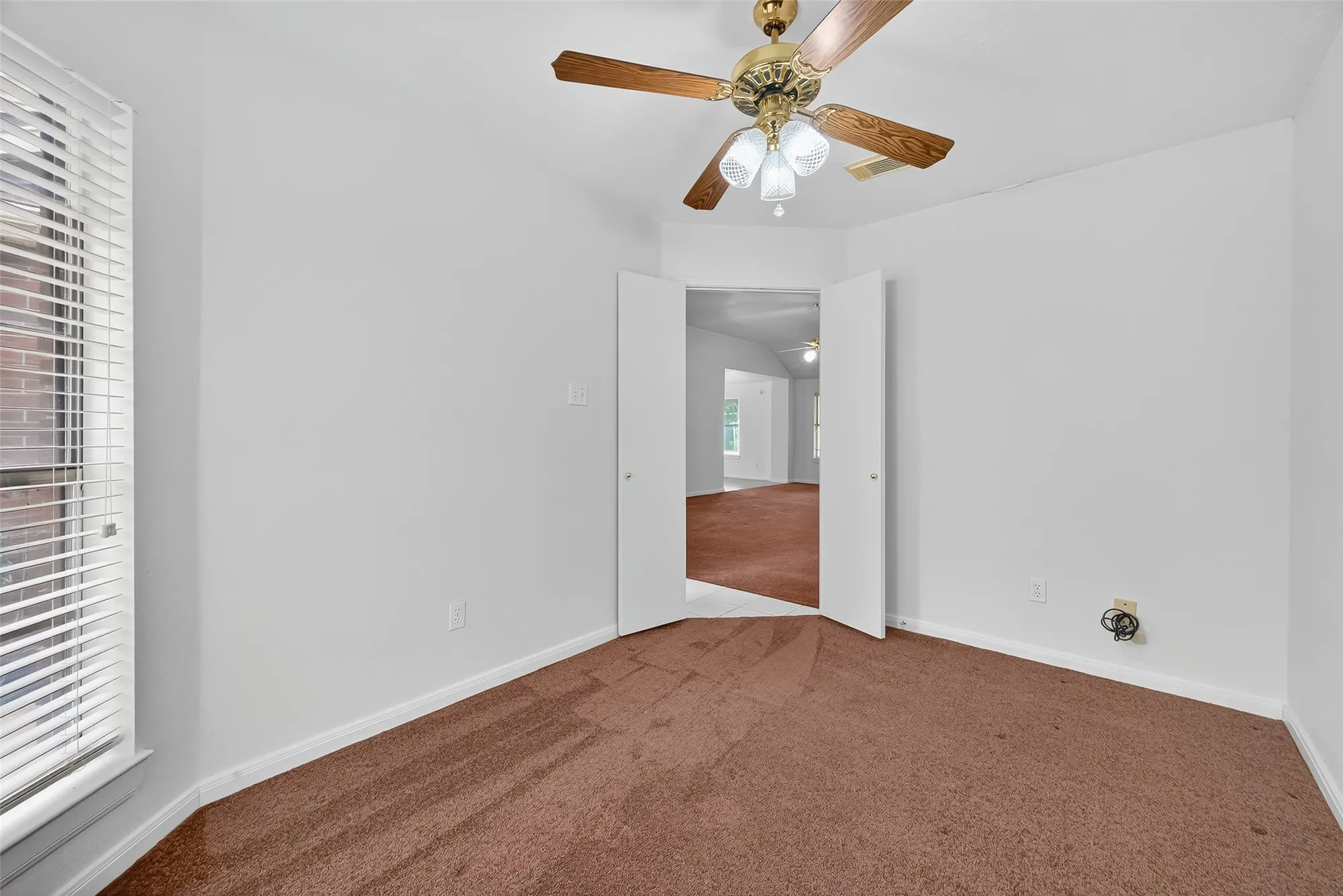 Property Slideshow image 8 of 44 | 914 w peach hollow cir, Pearland, TX, 77584