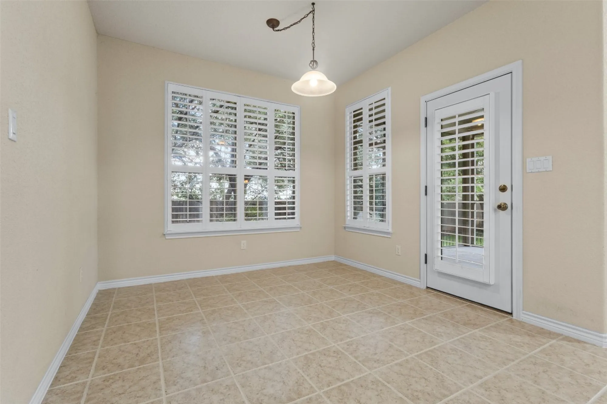 Property Slideshow image 16 of 38 | 304 brazos dr, Georgetown, TX, 78628