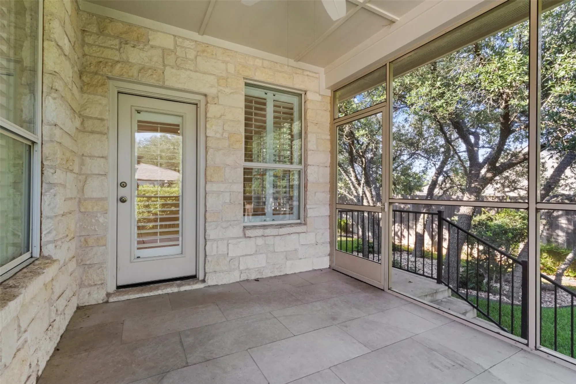 Property Slideshow image 17 of 38 | 304 brazos dr, Georgetown, TX, 78628