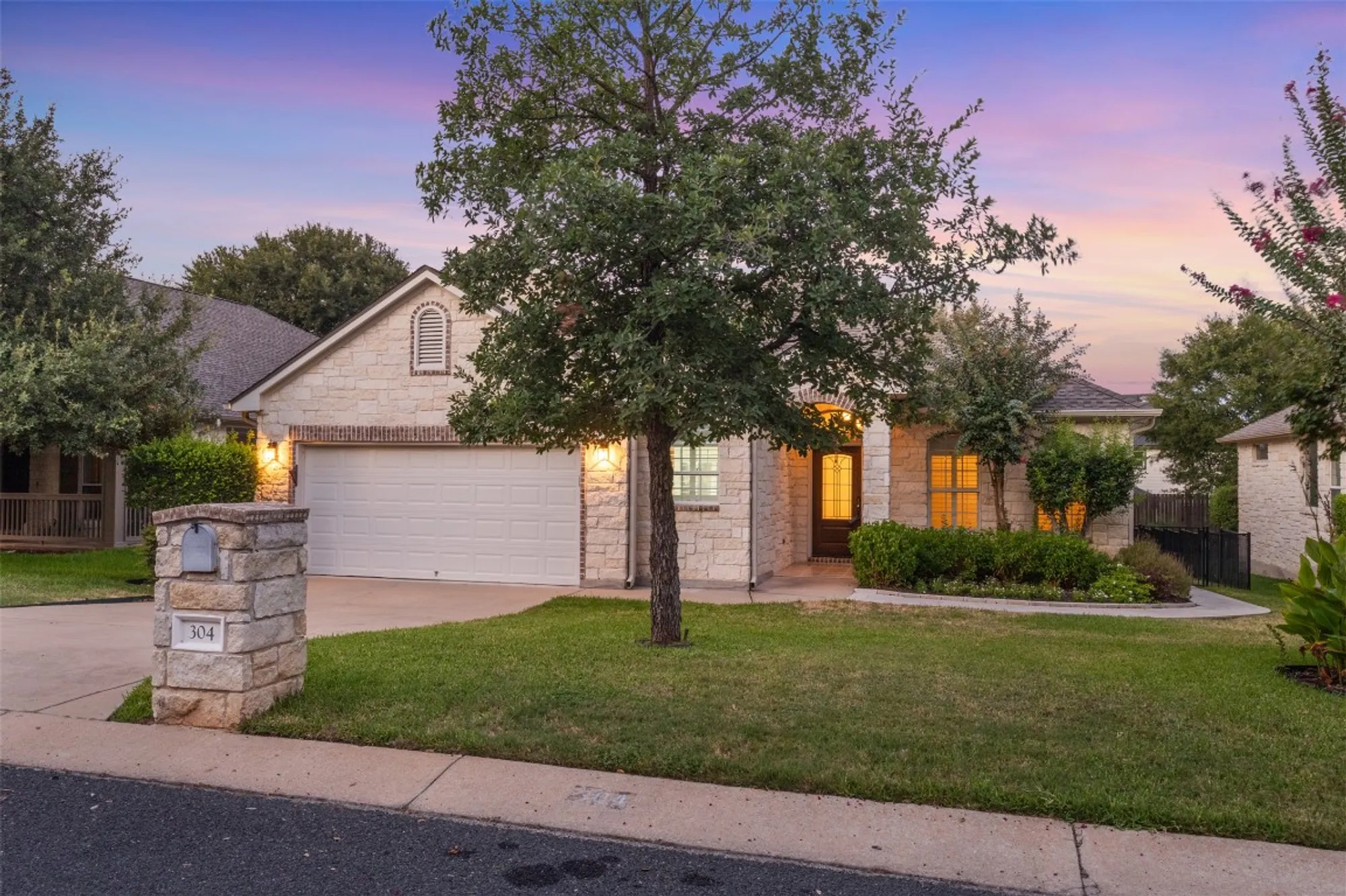 Property Slideshow image 1 of 38 | 304 brazos dr, Georgetown, TX, 78628