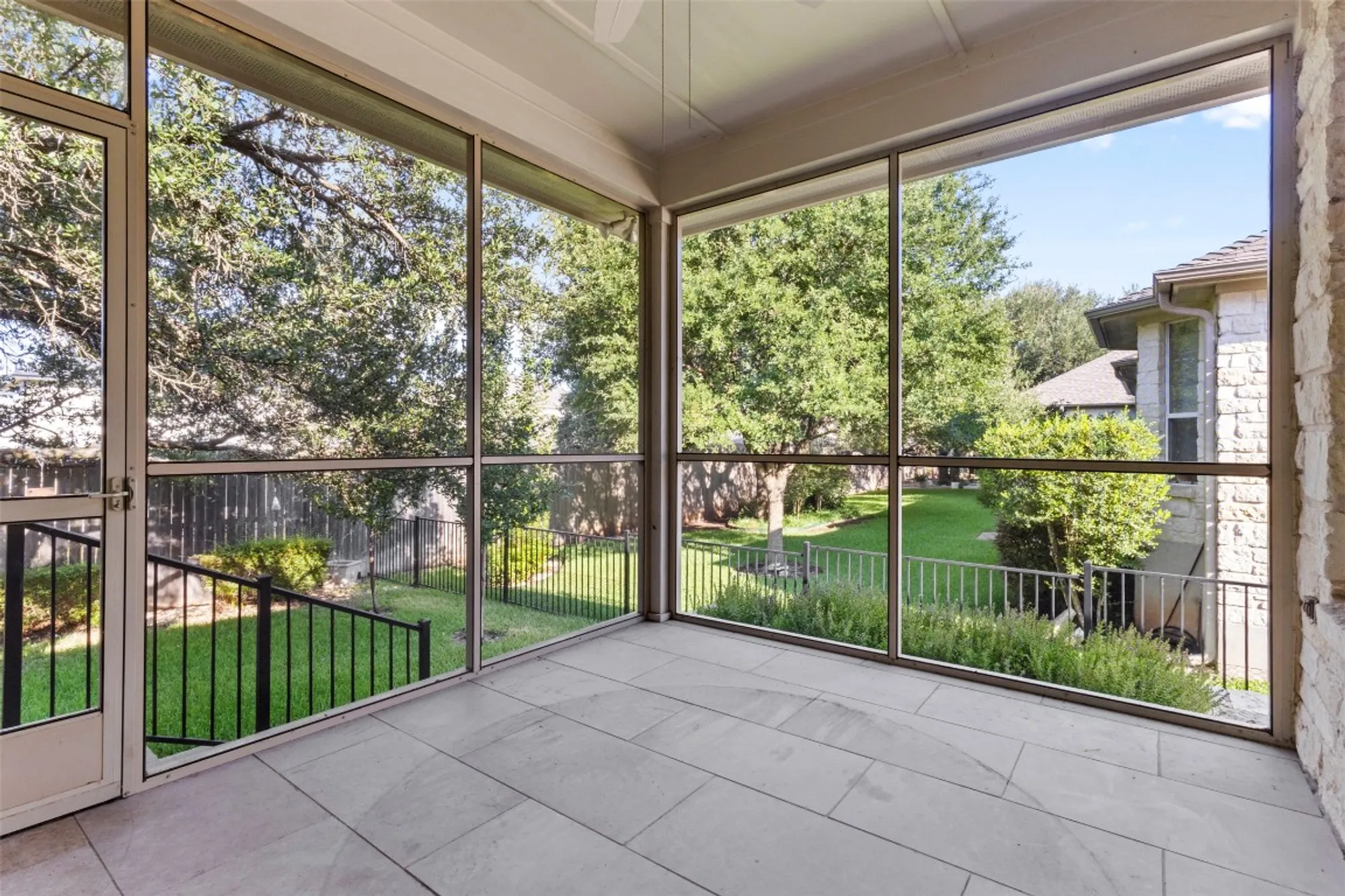 Property Slideshow image 28 of 38 | 304 brazos dr, Georgetown, TX, 78628