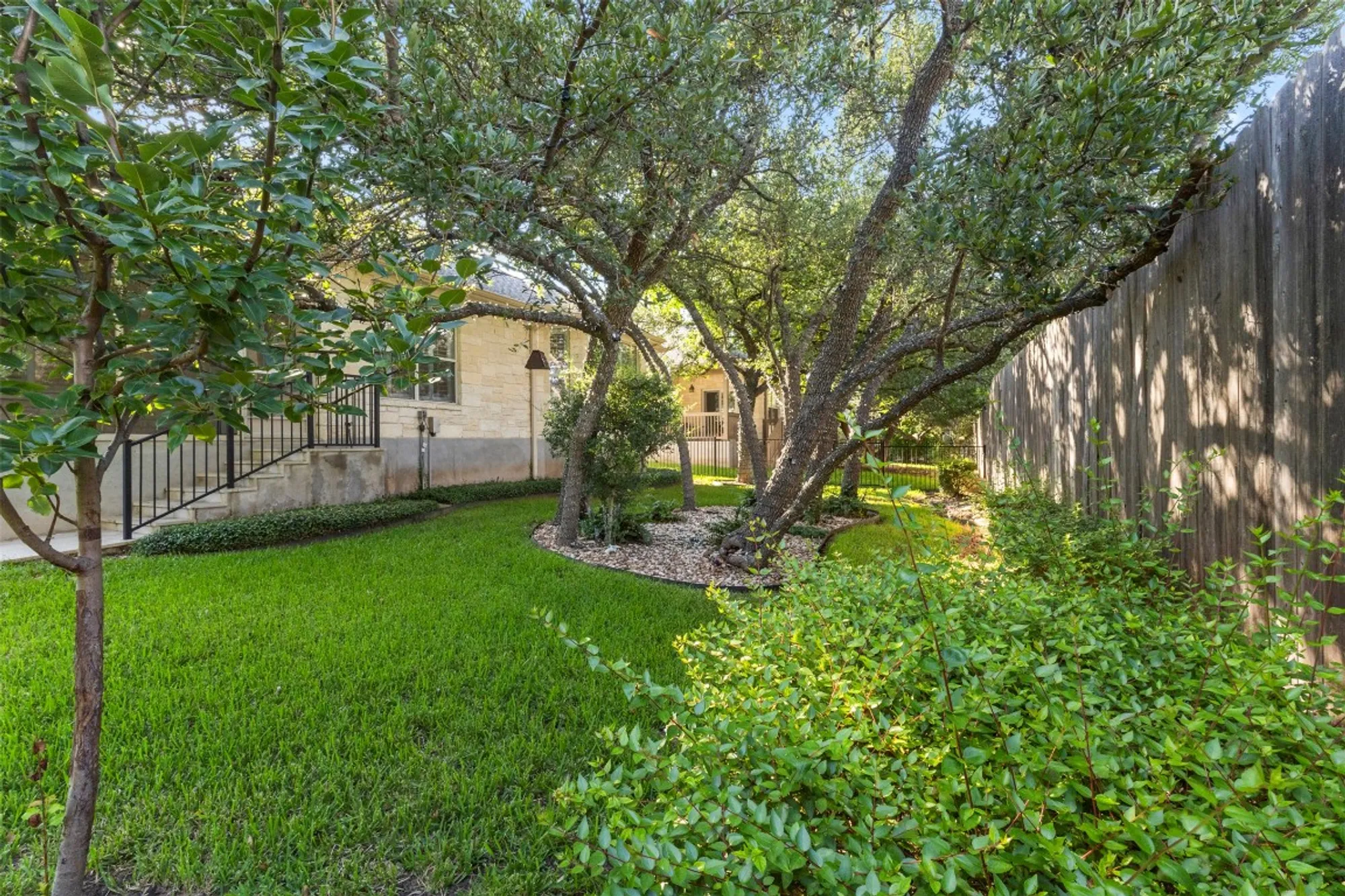Property Slideshow image 29 of 38 | 304 brazos dr, Georgetown, TX, 78628