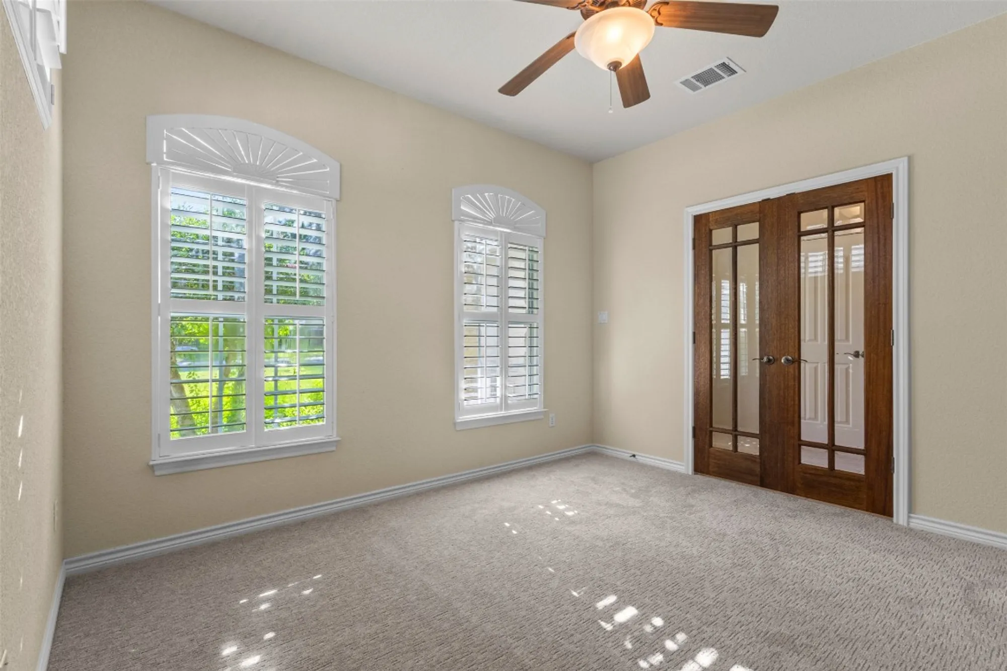 Property Slideshow image 7 of 38 | 304 brazos dr, Georgetown, TX, 78628