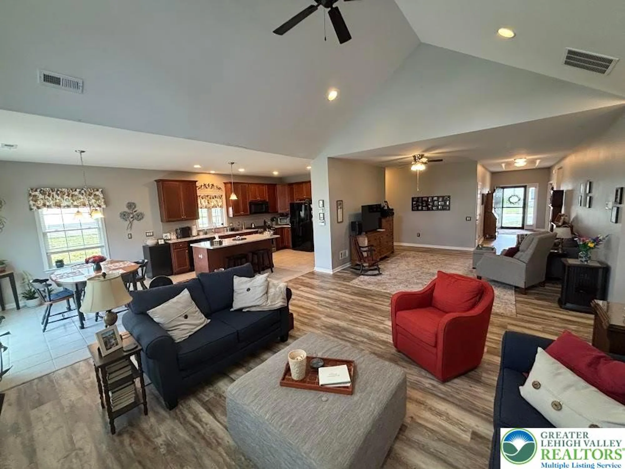 Property Slideshow image 18 of 36 | 3803 loyal ln, Easton, PA, 18045