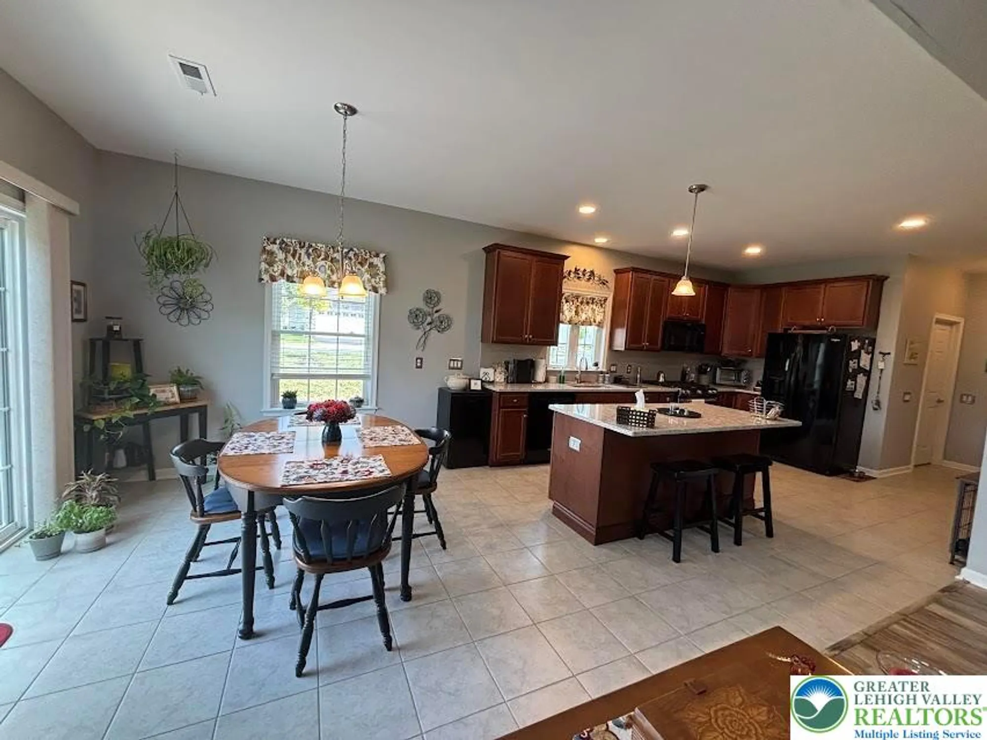 Property Slideshow image 13 of 36 | 3803 loyal ln, Easton, PA, 18045