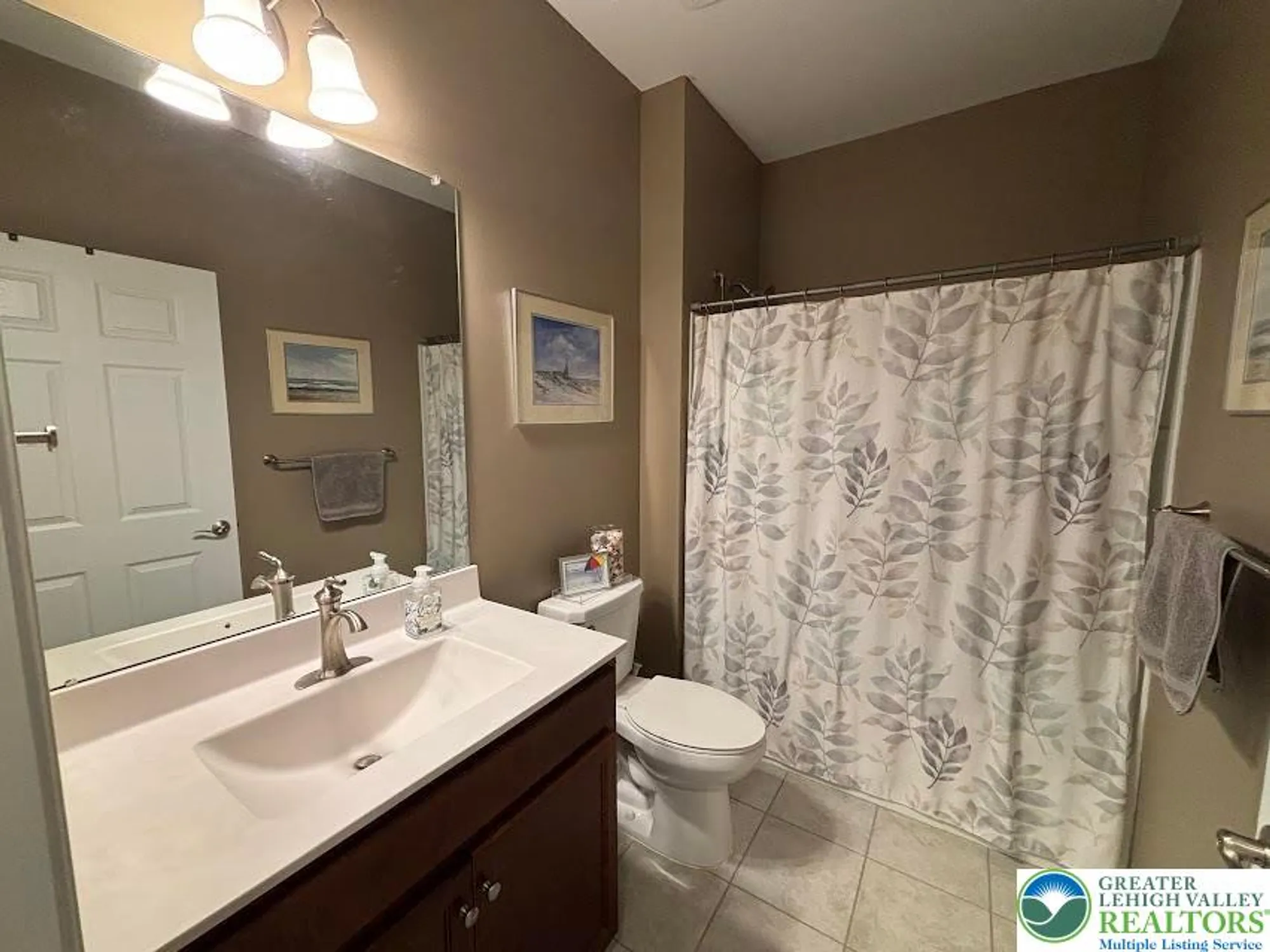 Property Slideshow image 24 of 36 | 3803 loyal ln, Easton, PA, 18045